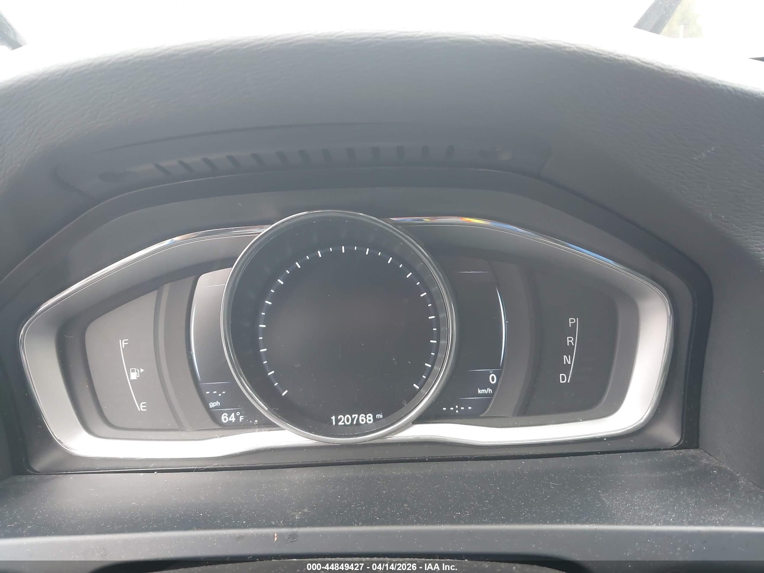 VOLVO V60 image 7