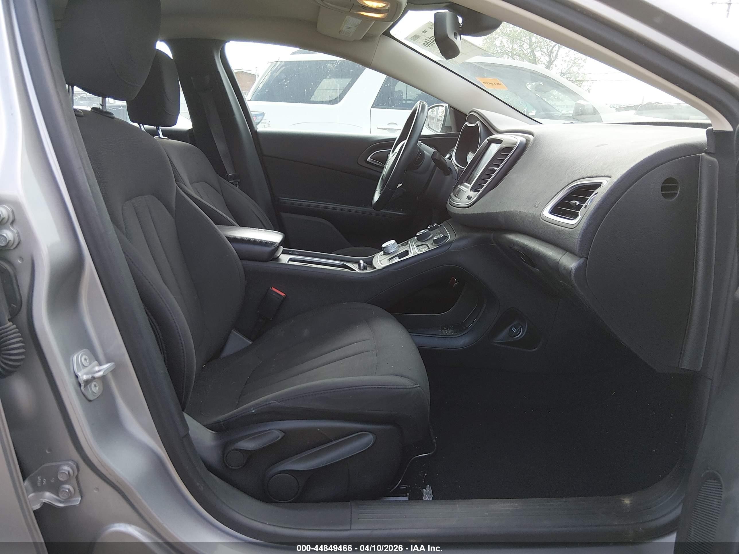 CHRYSLER 200 image 5