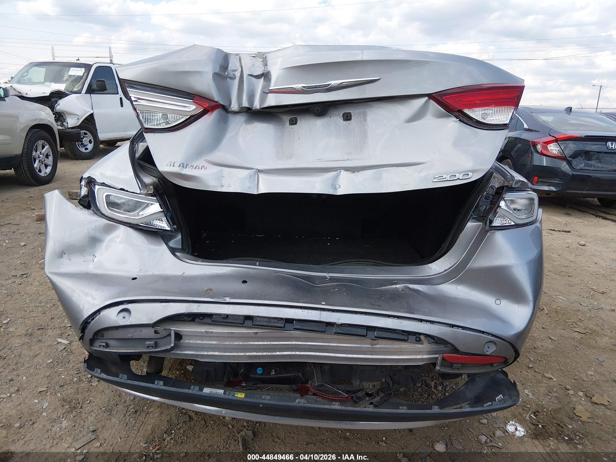 CHRYSLER 200 image 6