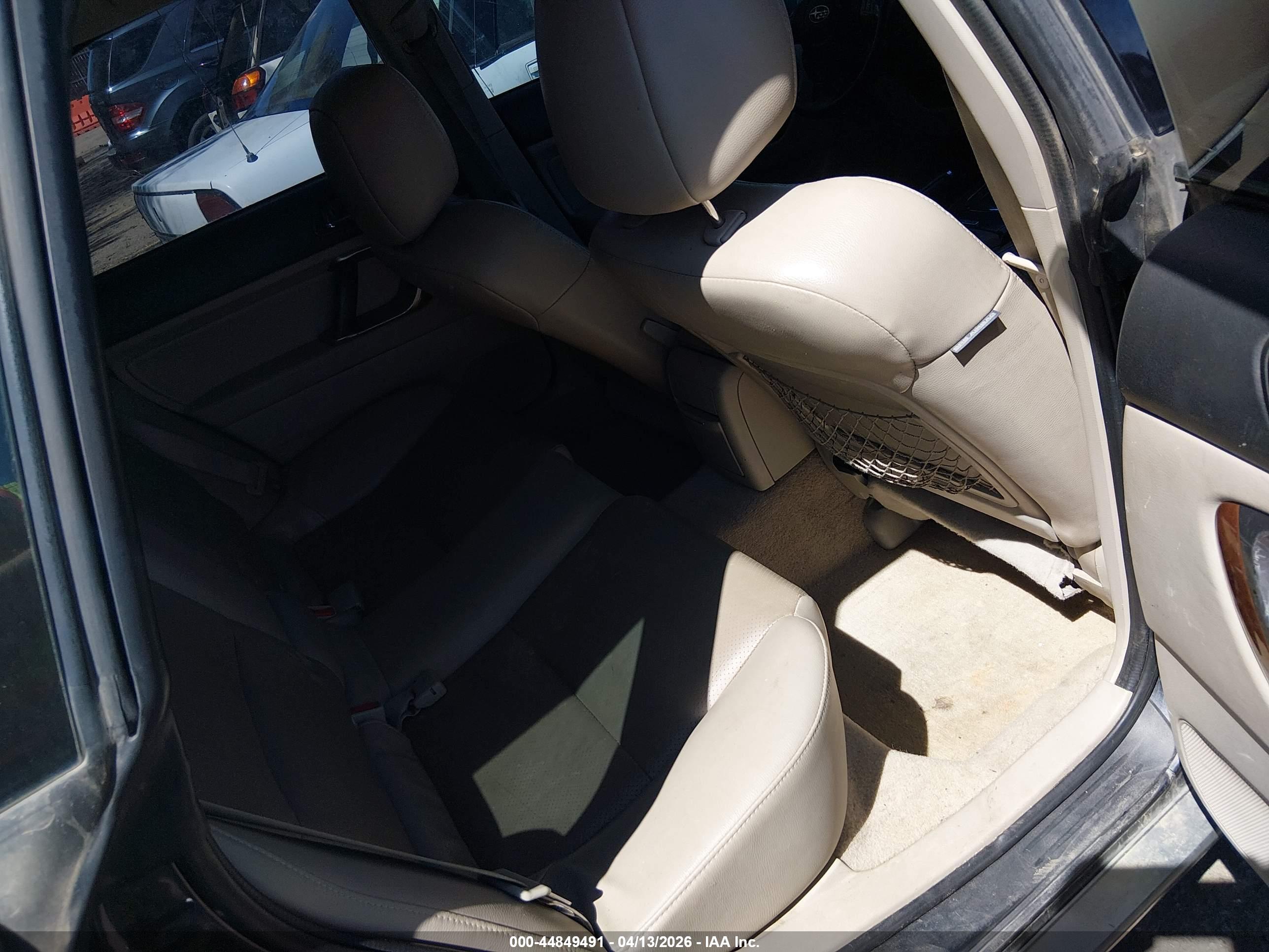 SUBARU OUTBACK image 8