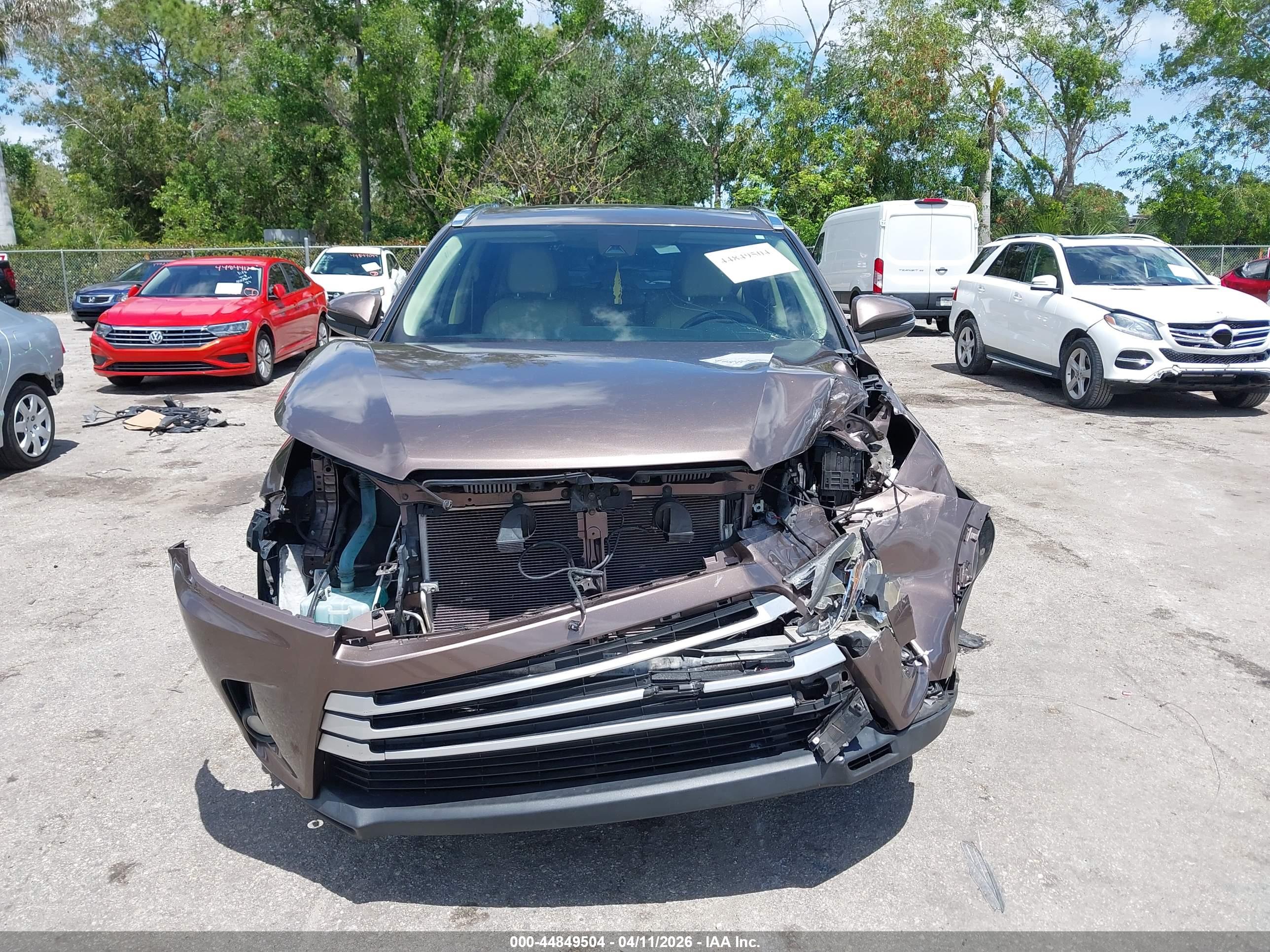 TOYOTA HIGHLANDER image 6