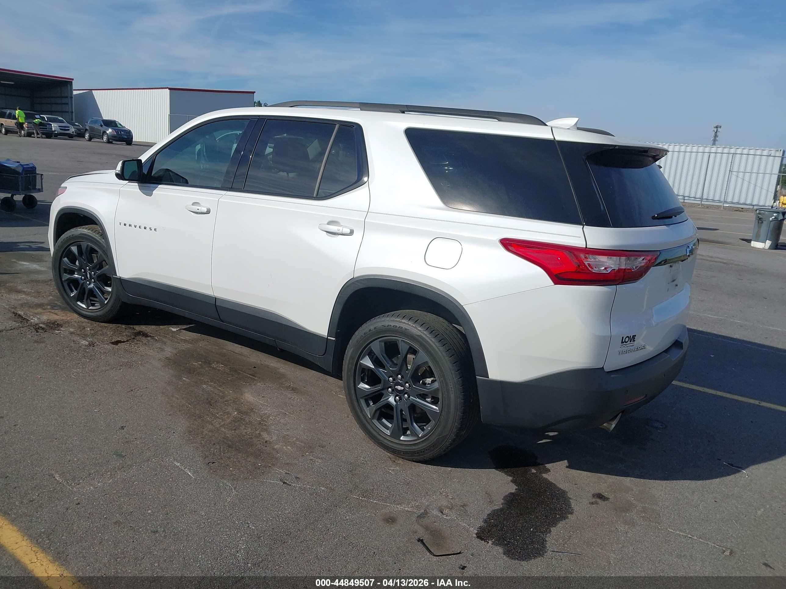 CHEVROLET TRAVERSE image 3