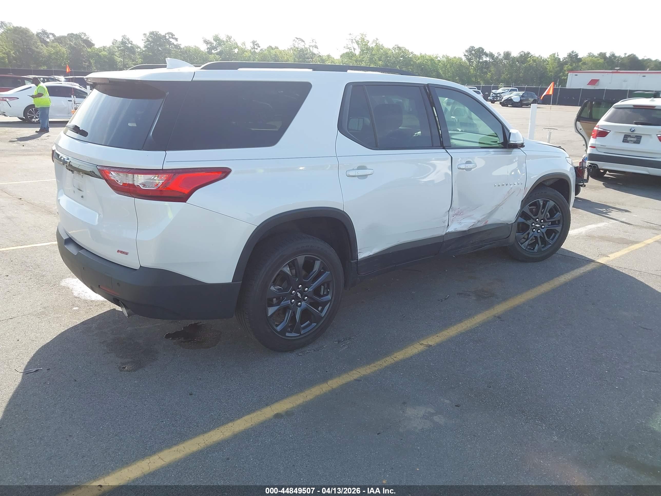 CHEVROLET TRAVERSE image 4