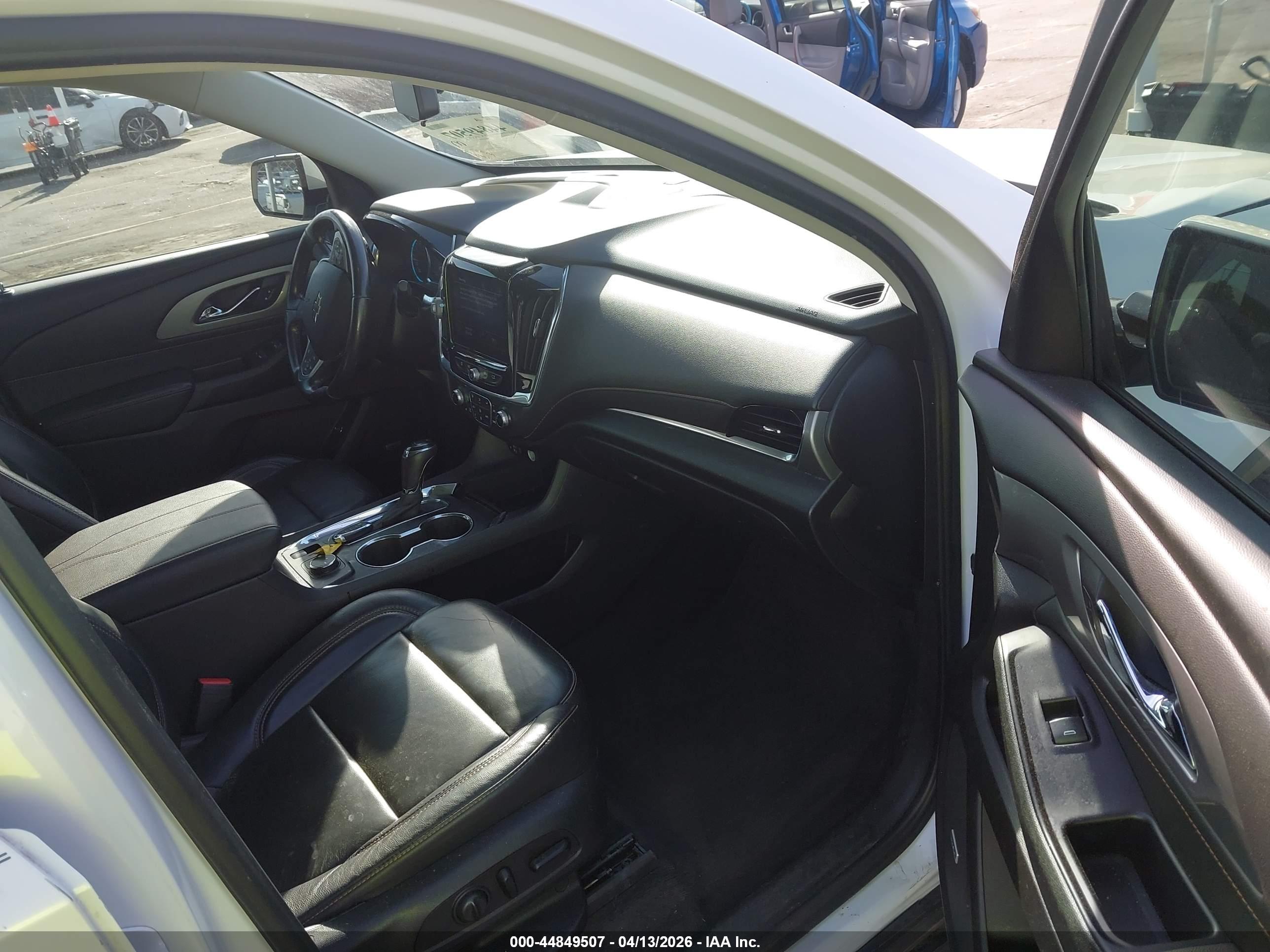 CHEVROLET TRAVERSE image 5