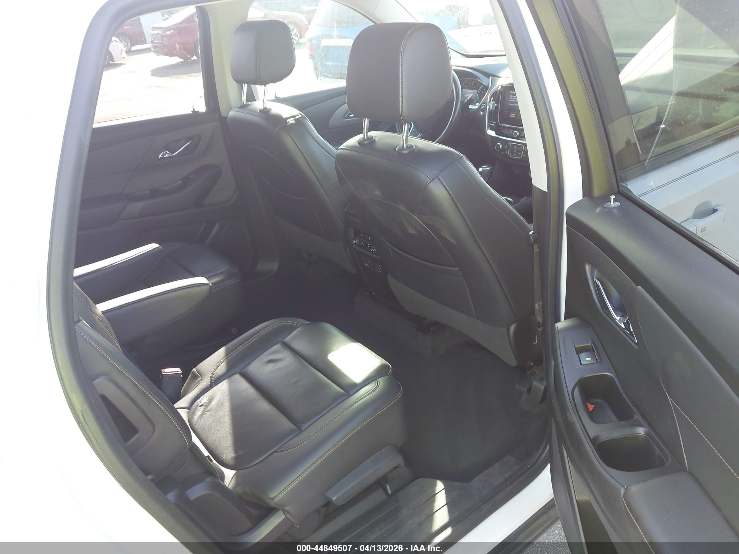 CHEVROLET TRAVERSE image 8