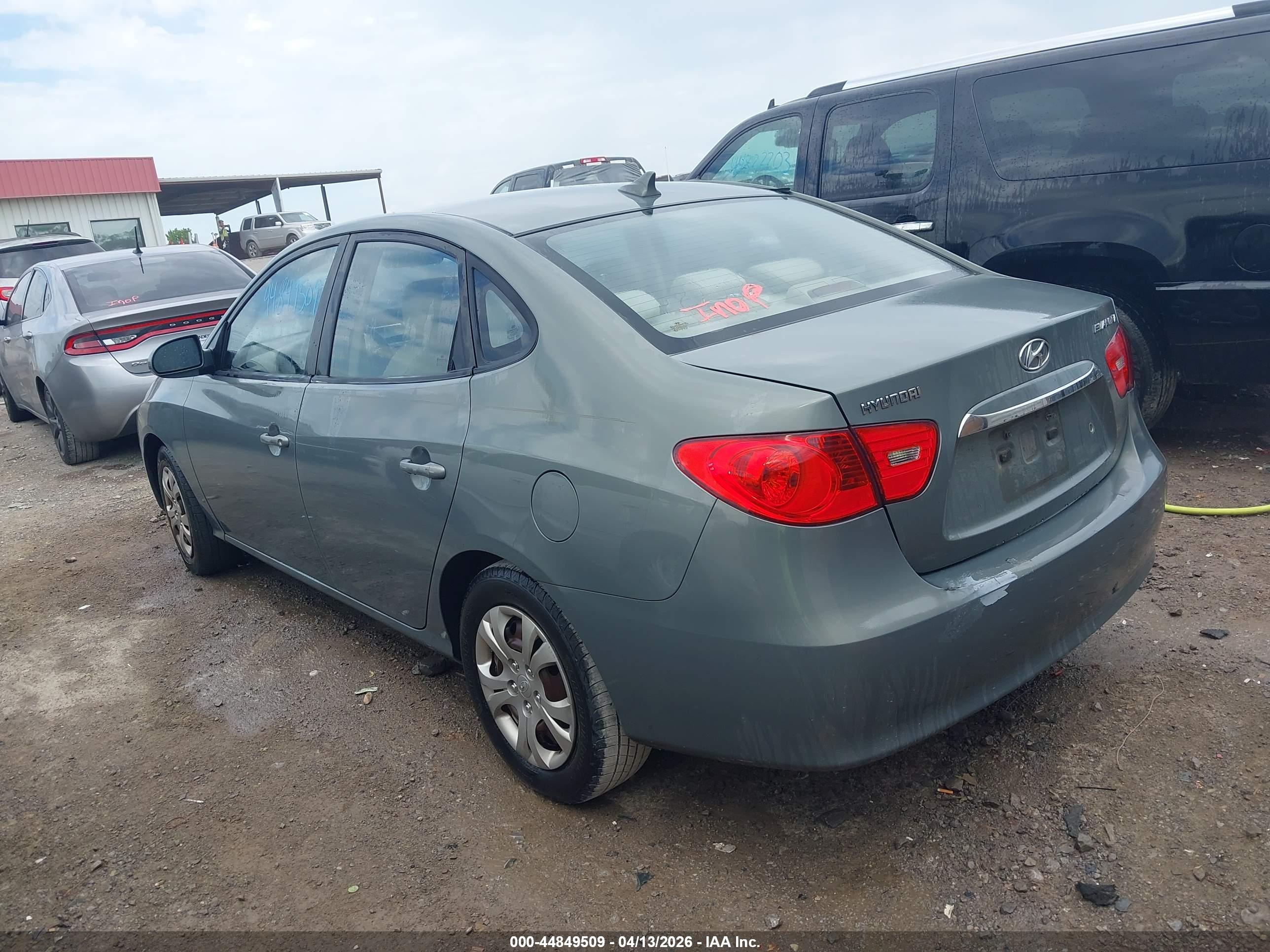 HYUNDAI ELANTRA image 3