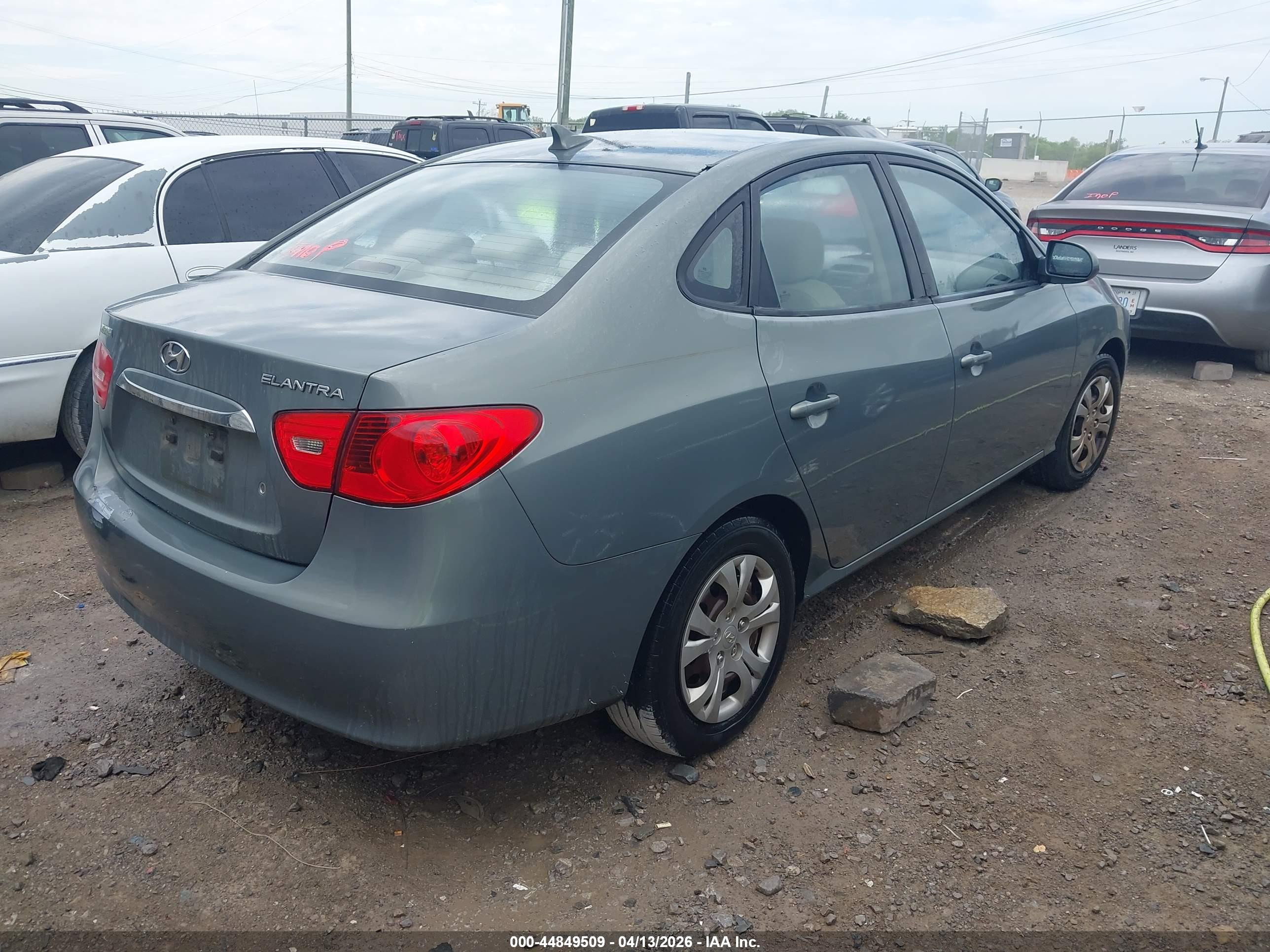 HYUNDAI ELANTRA image 4