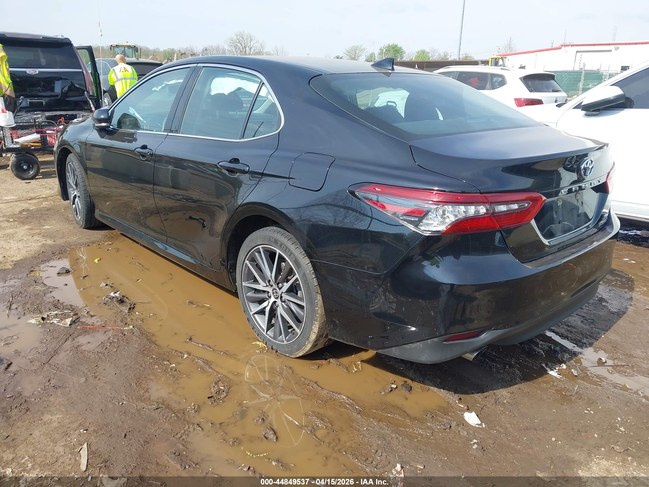 TOYOTA CAMRY image 3
