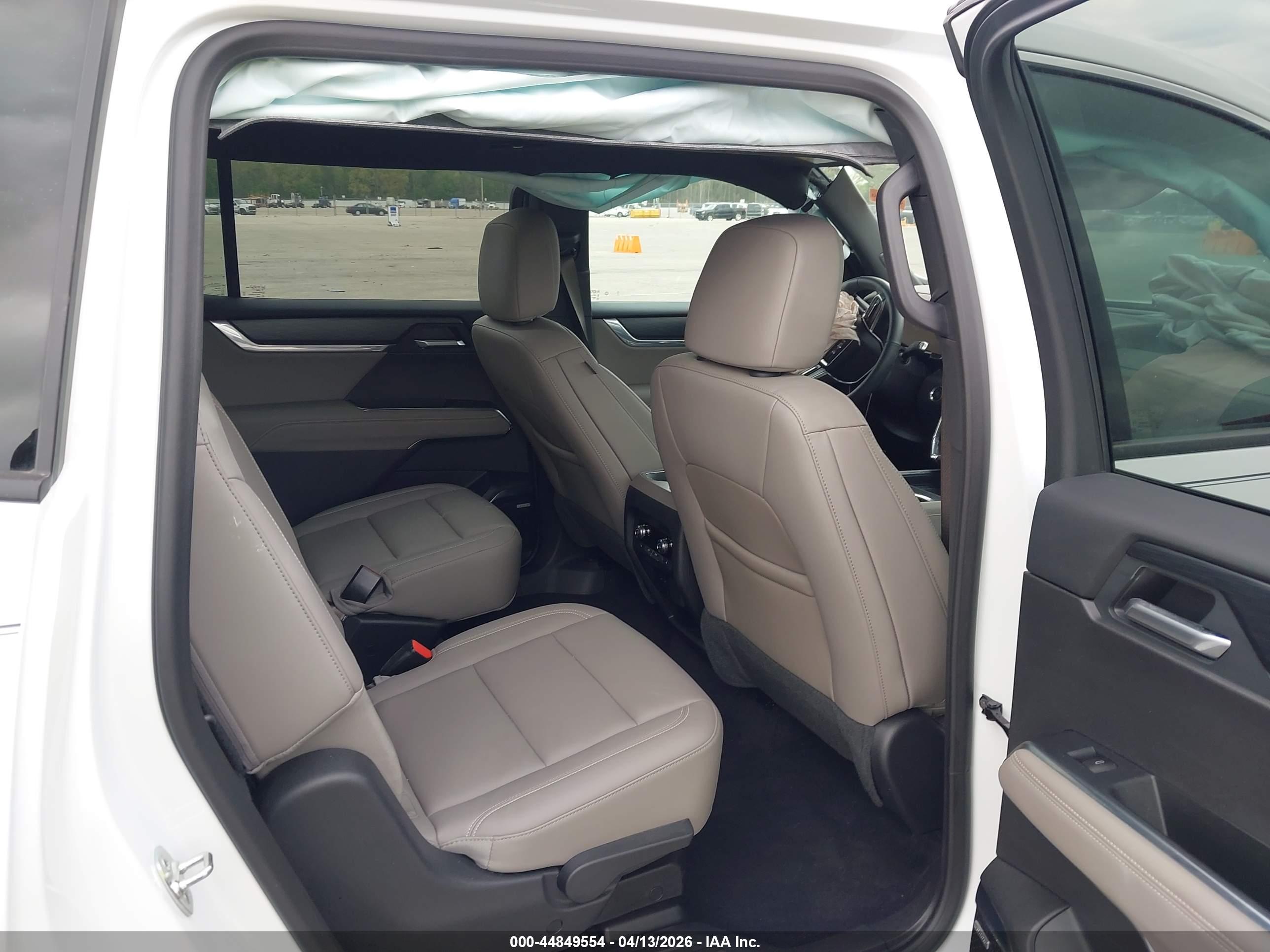 GMC ACADIA image 8