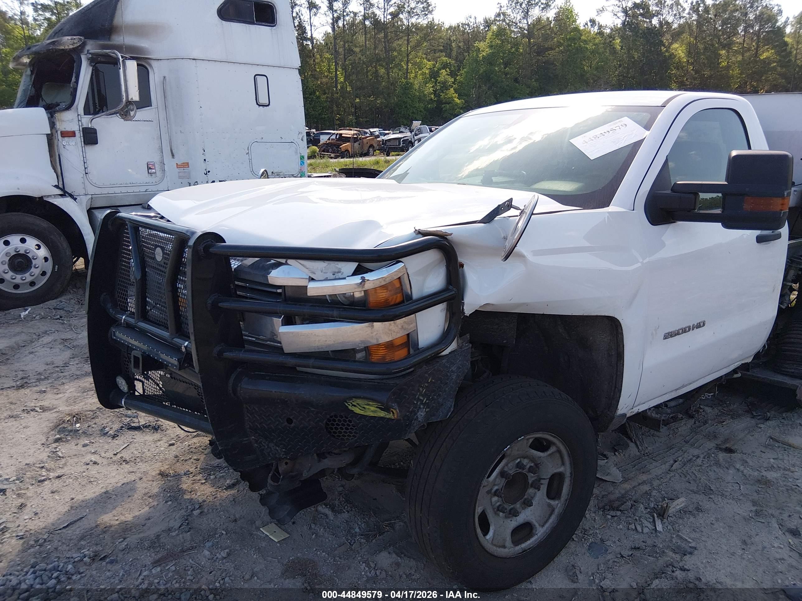 CHEVROLET SILVERADO image 6