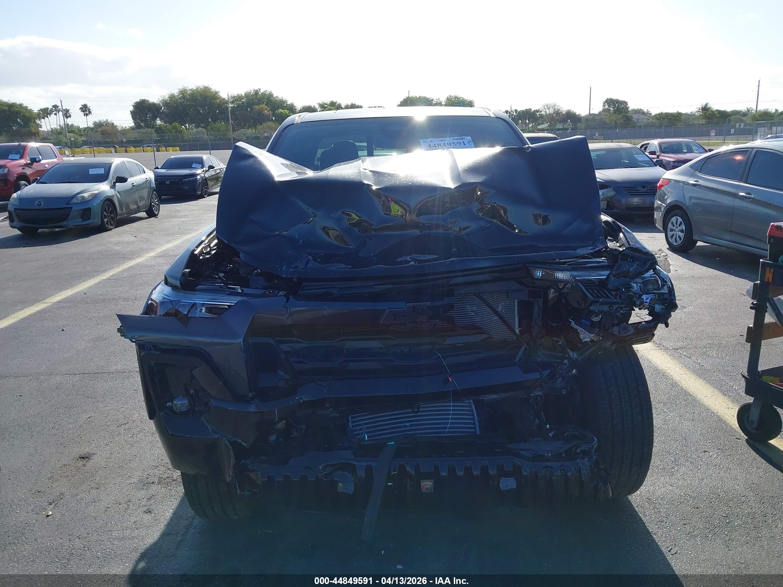 CHEVROLET COLORADO image 6