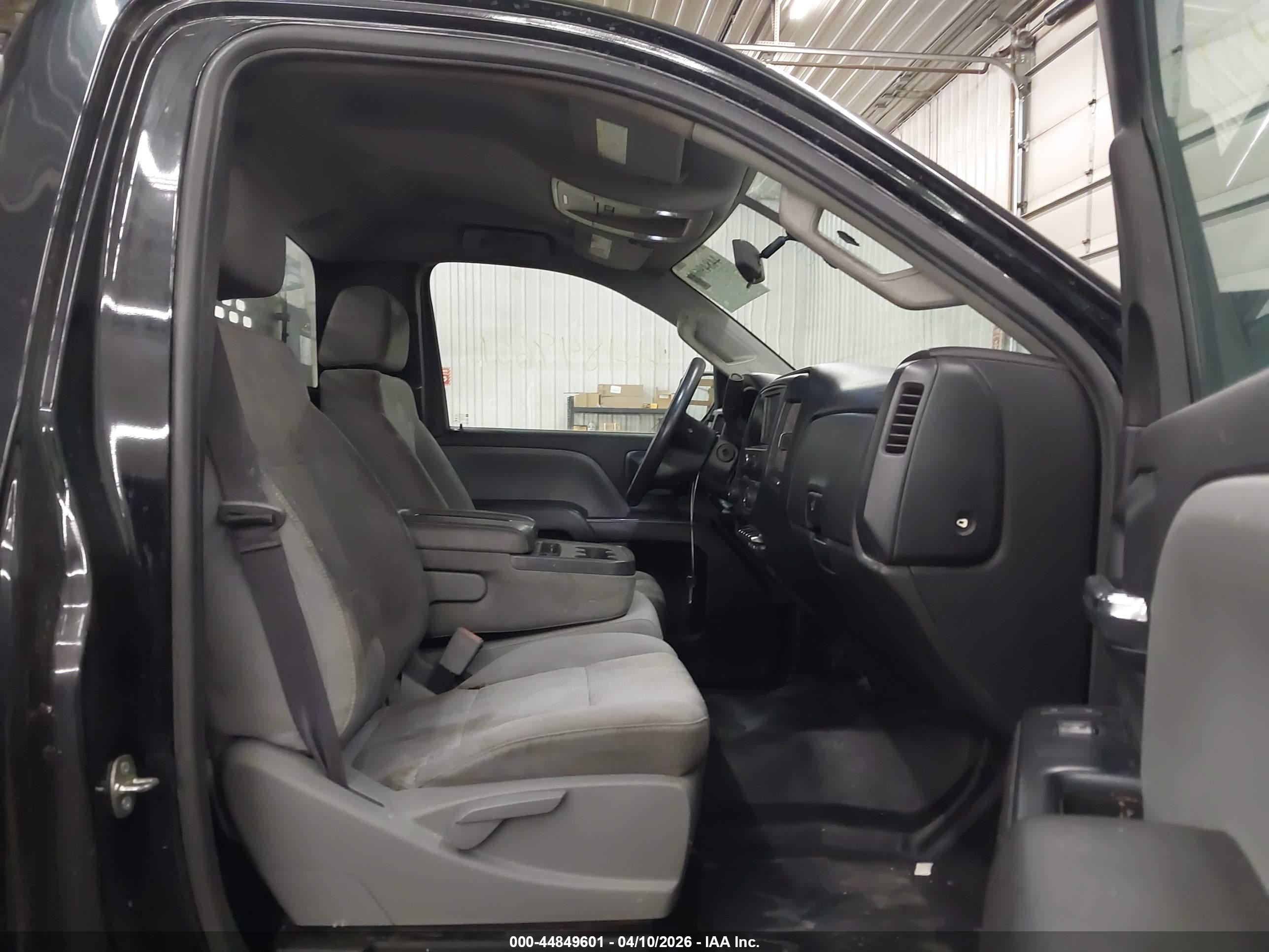 CHEVROLET SILVERADO image 5