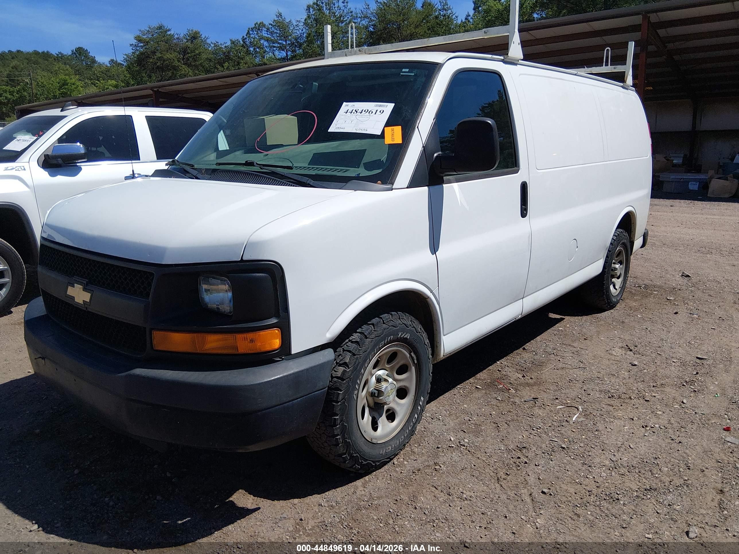 CHEVROLET EXPRESS image 2
