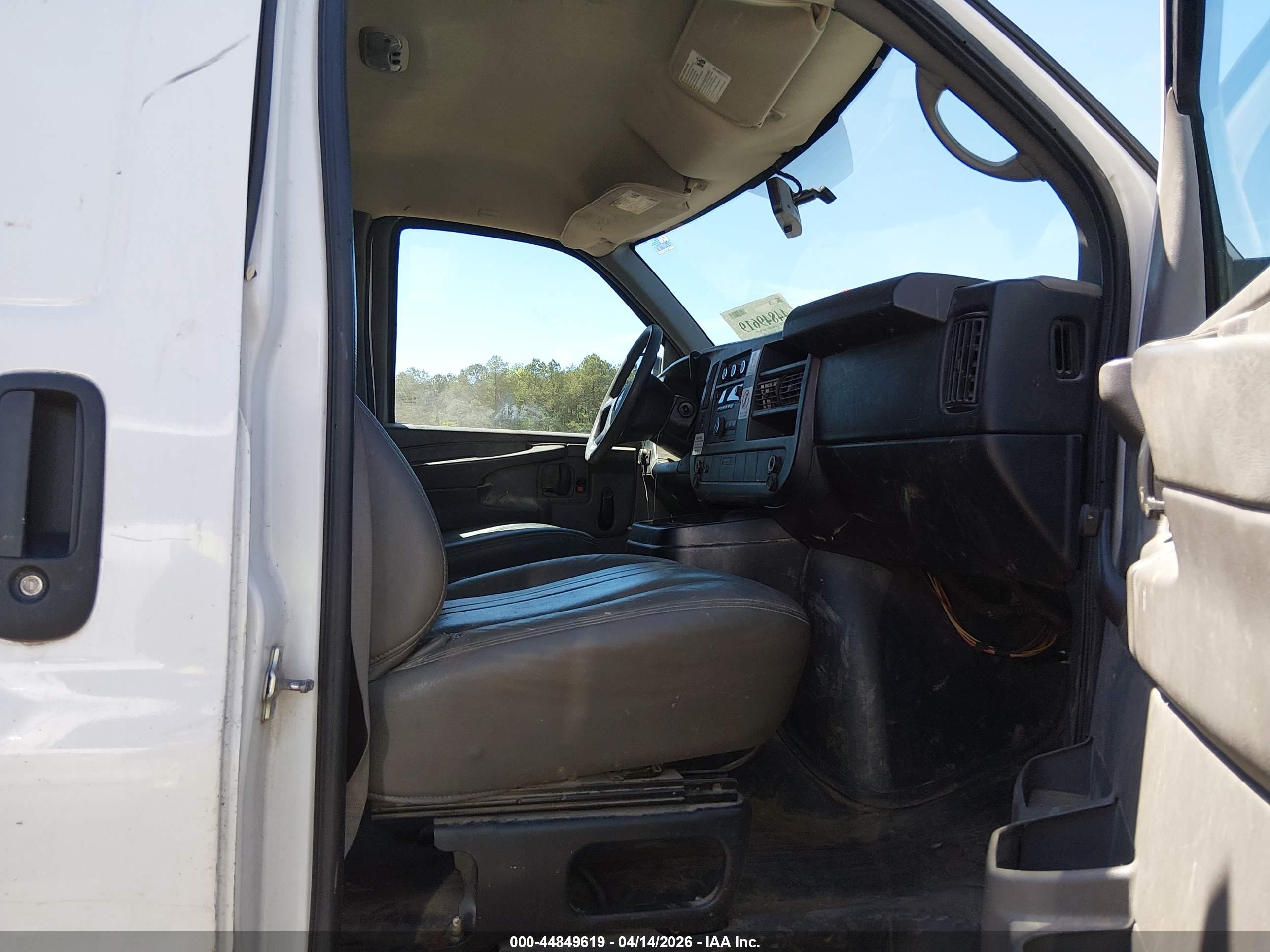 CHEVROLET EXPRESS image 5