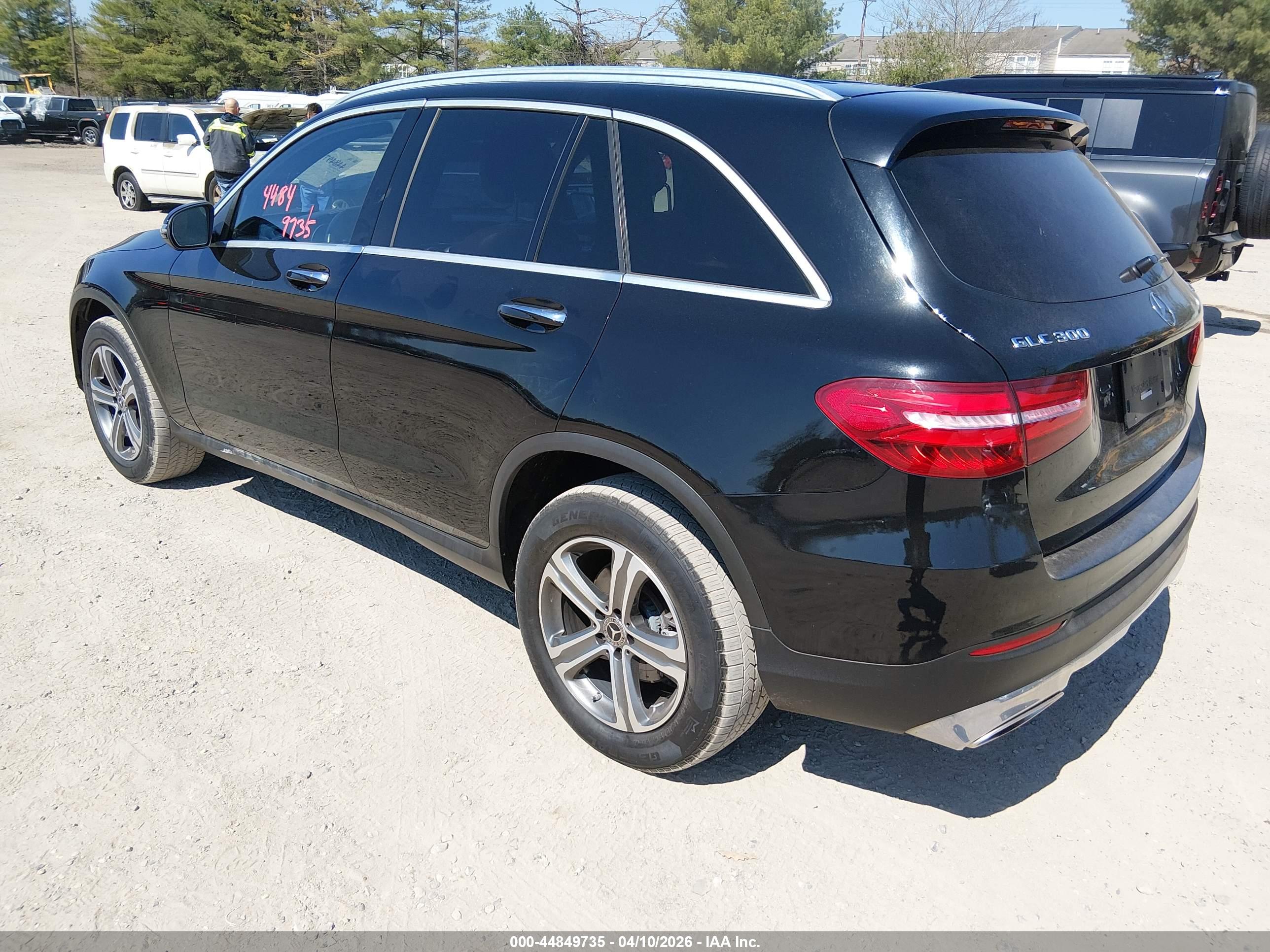 MERCEDES-BENZ GLC image 3
