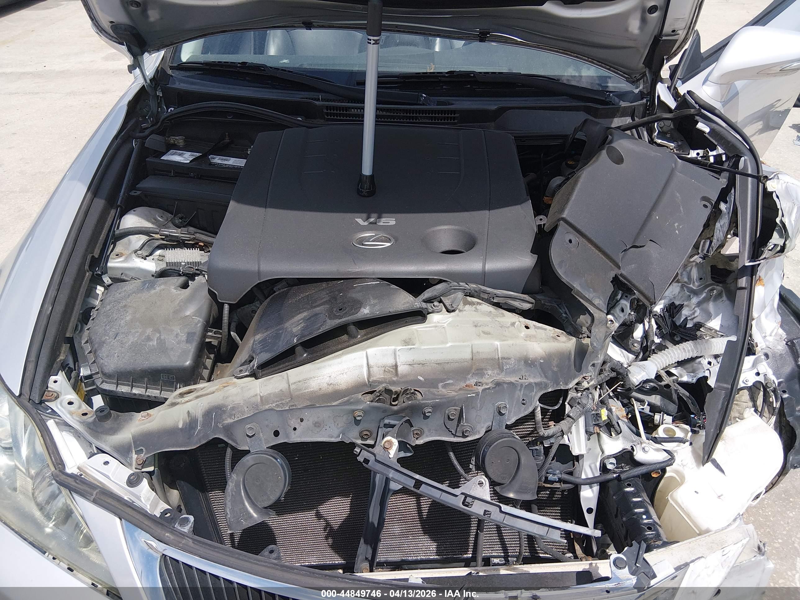 LEXUS IS image 10