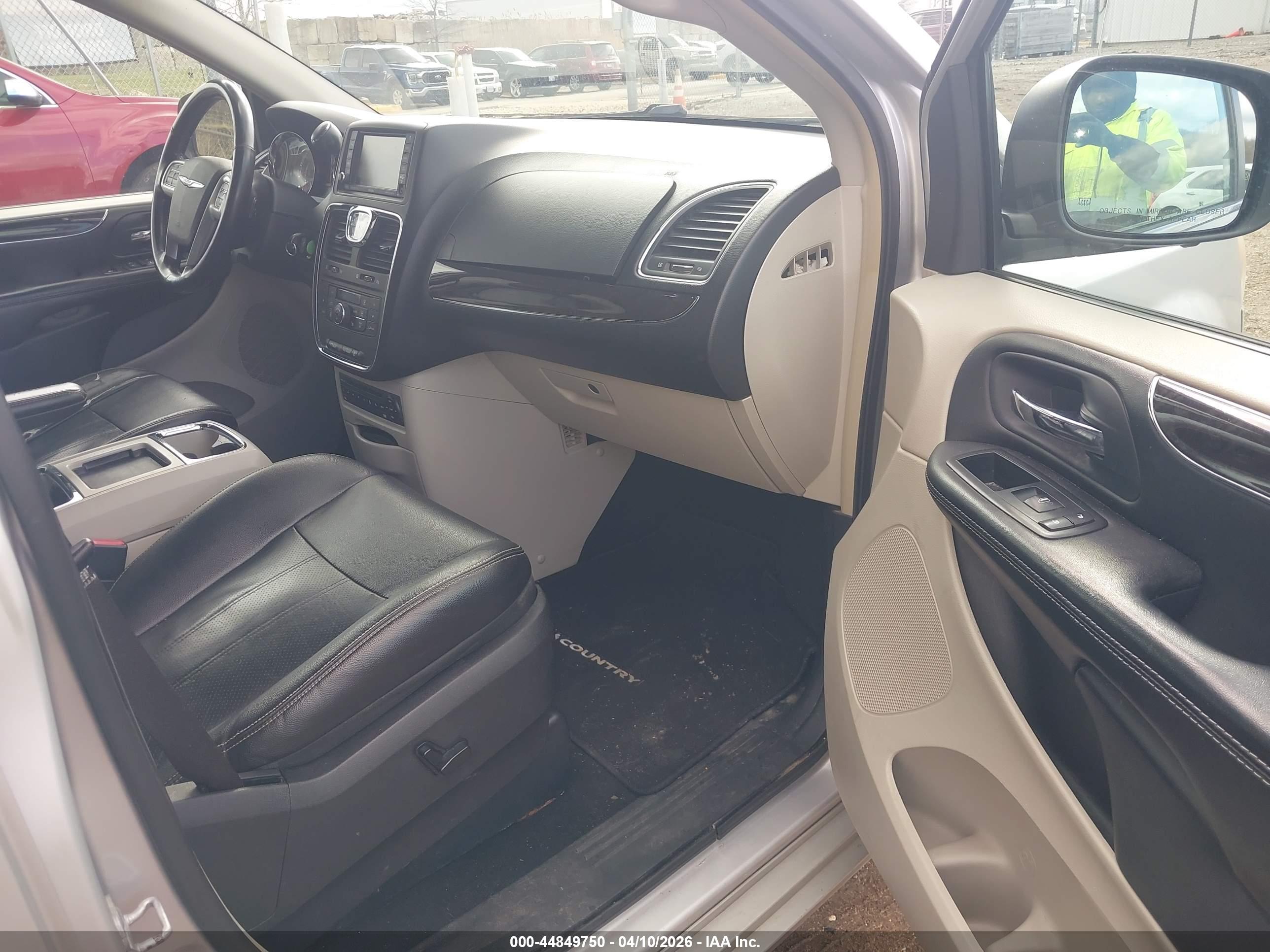 CHRYSLER TOWN image 5