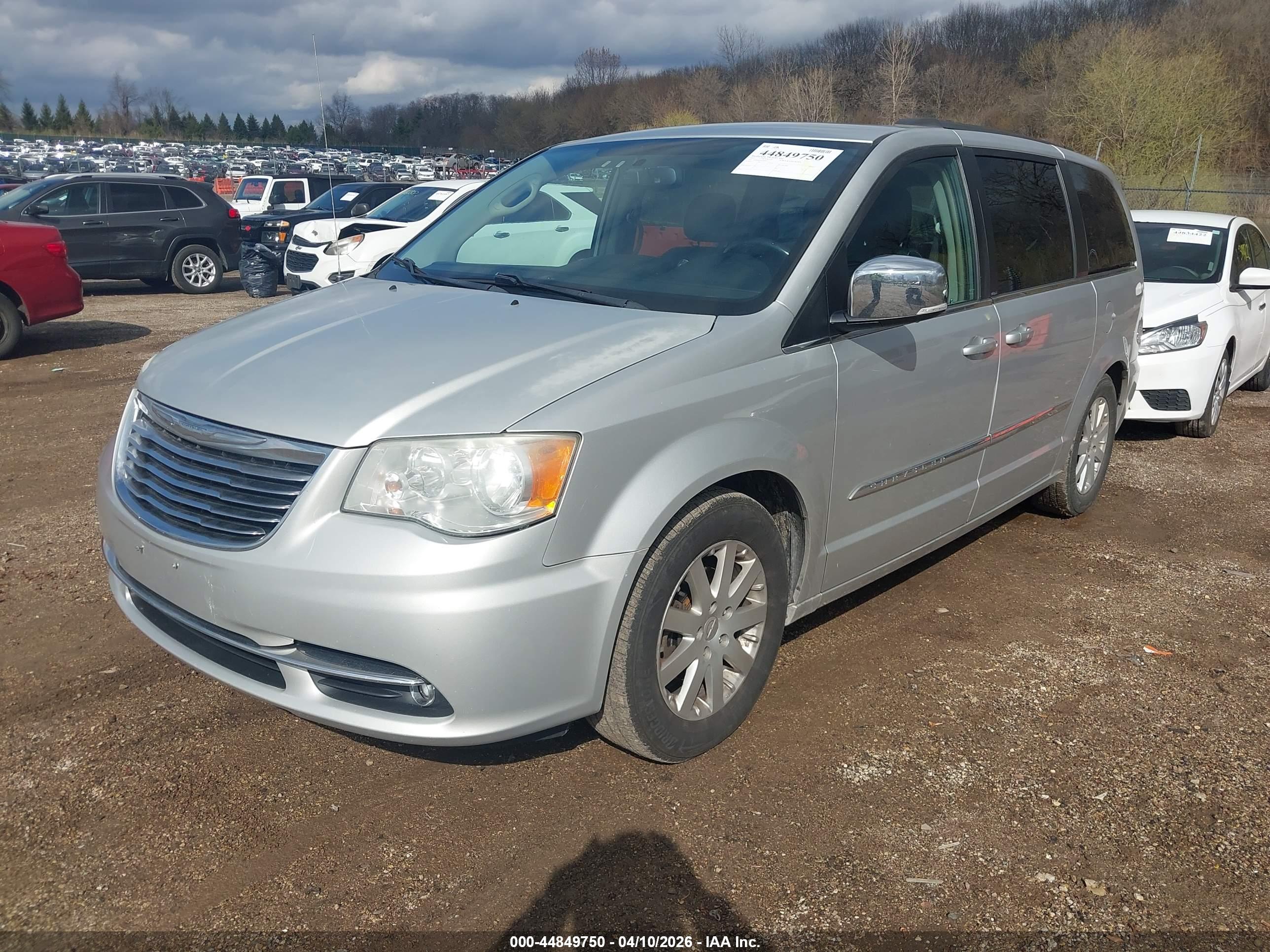 CHRYSLER TOWN image 6