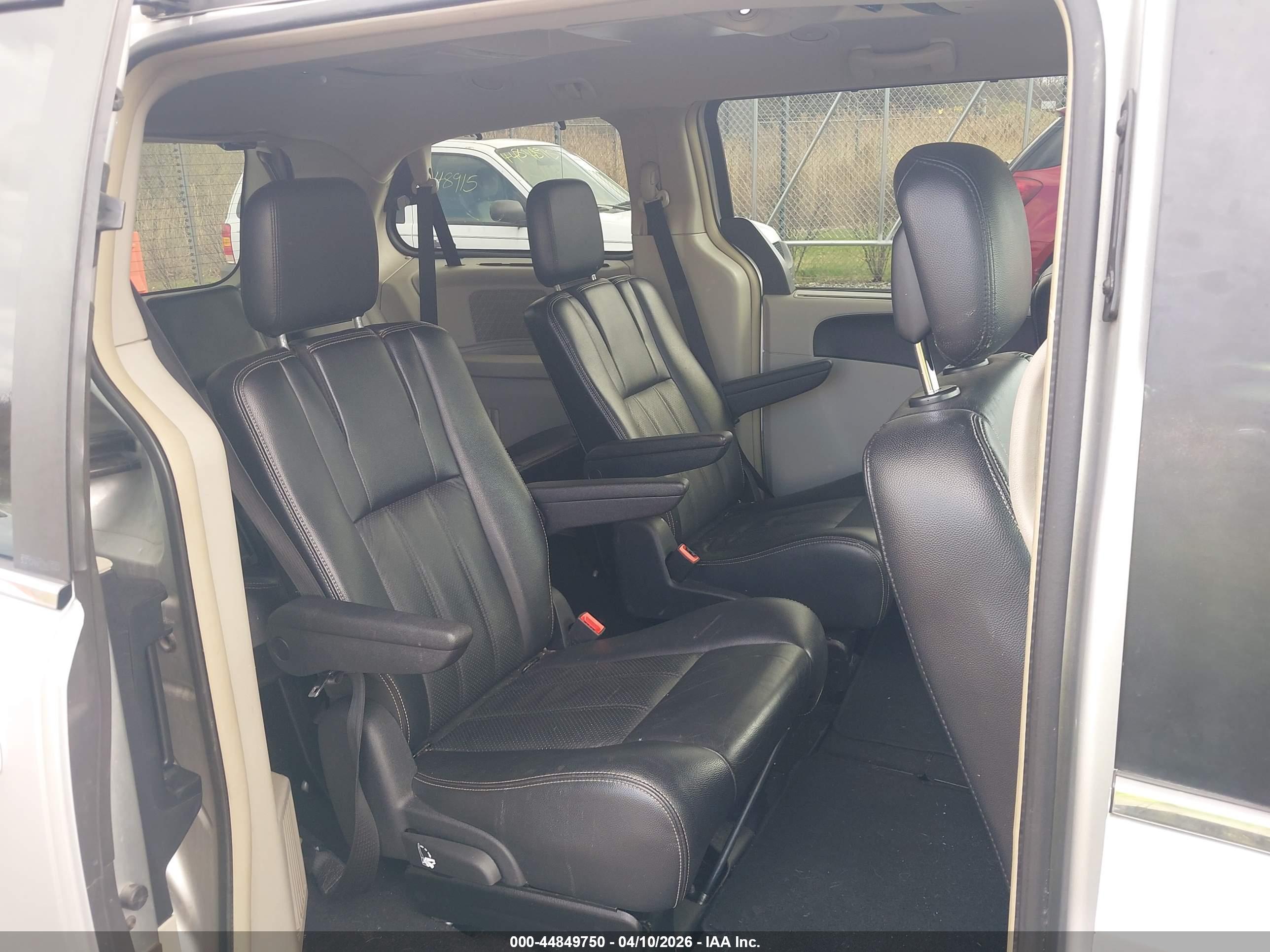 CHRYSLER TOWN image 8
