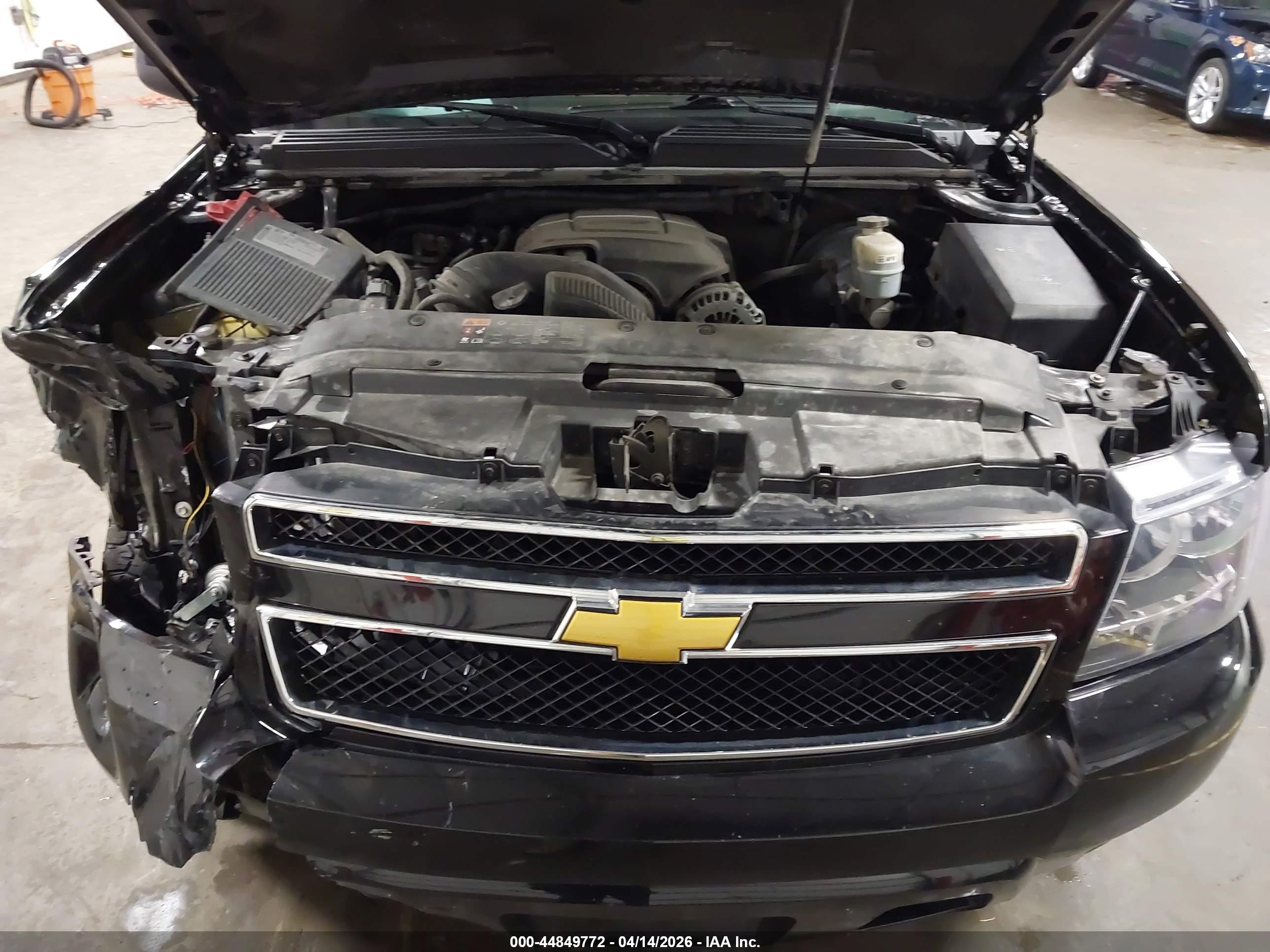 CHEVROLET SUBURBAN image 10