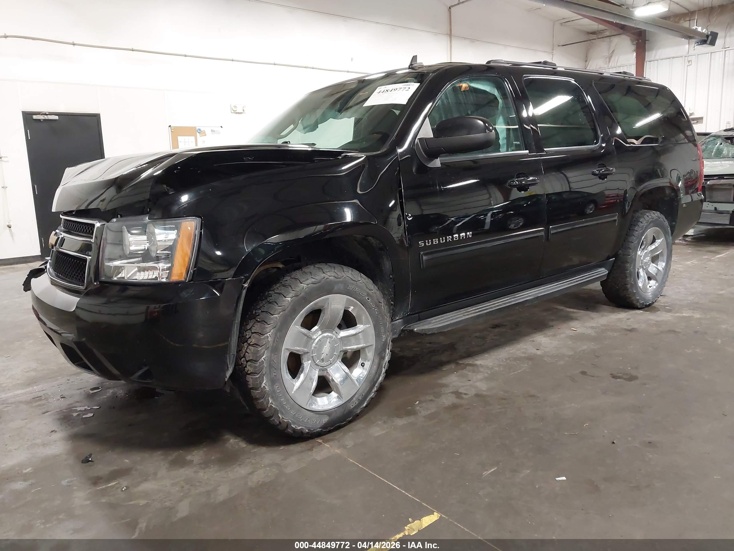 CHEVROLET SUBURBAN image 2