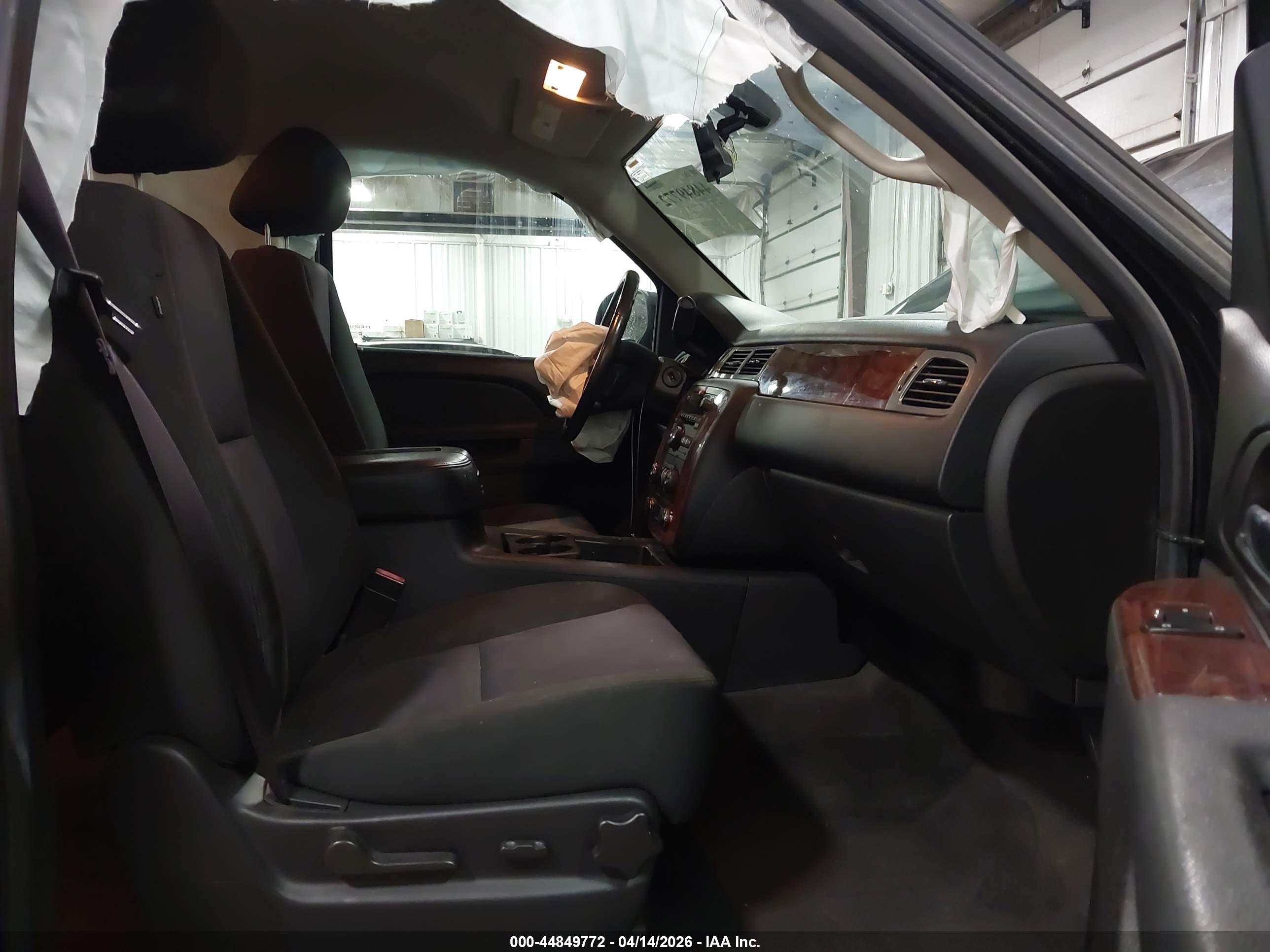 CHEVROLET SUBURBAN image 5
