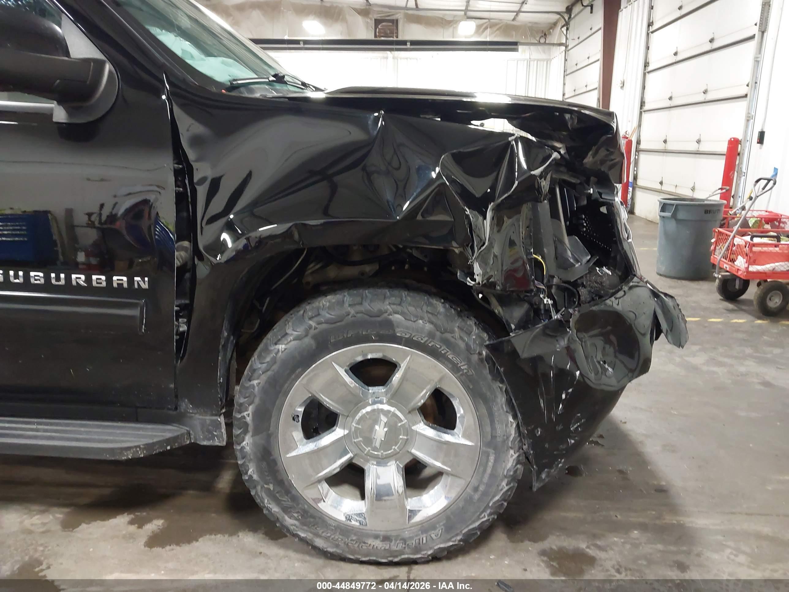 CHEVROLET SUBURBAN image 6