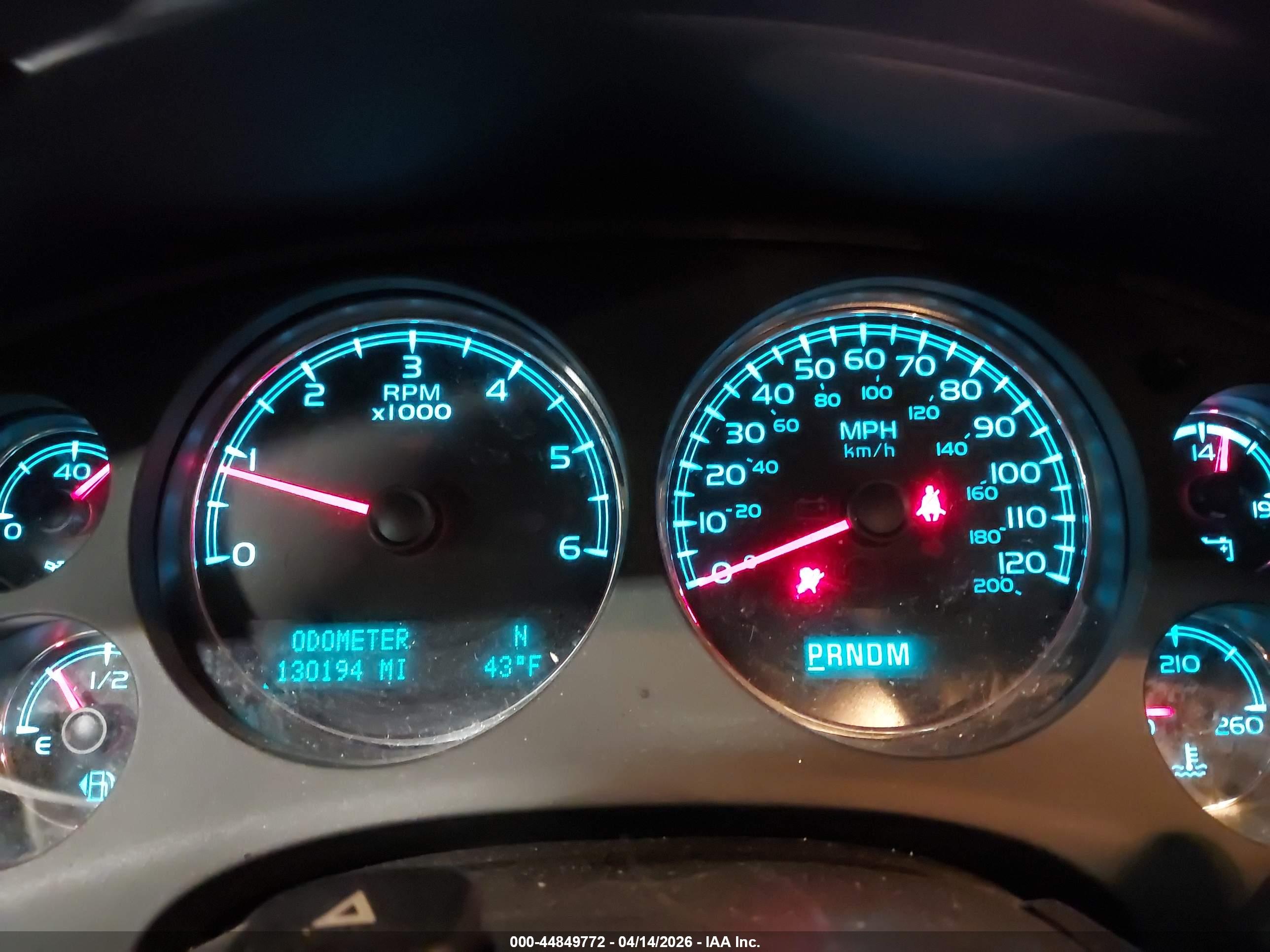 CHEVROLET SUBURBAN image 7