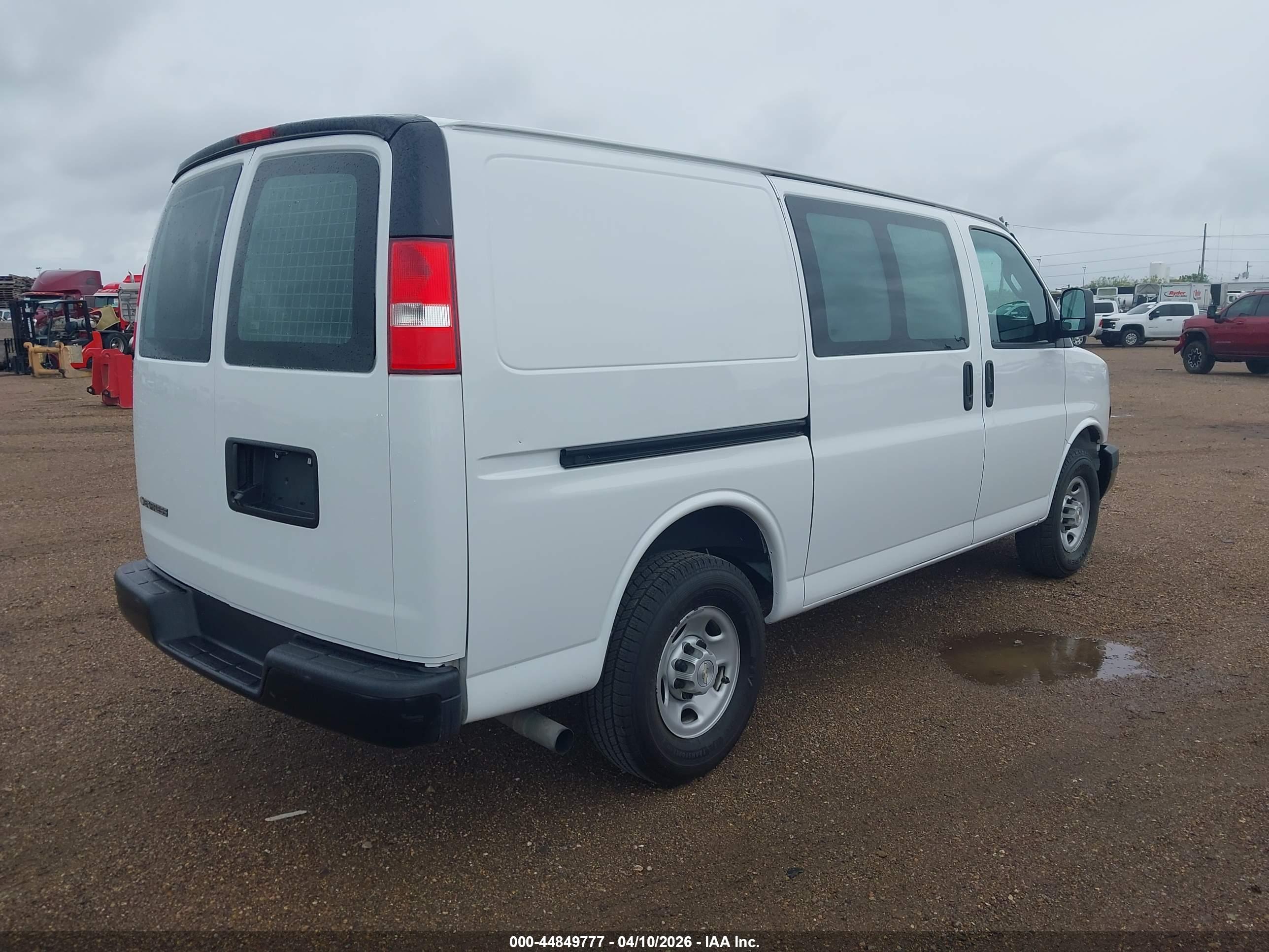 CHEVROLET EXPRESS image 4