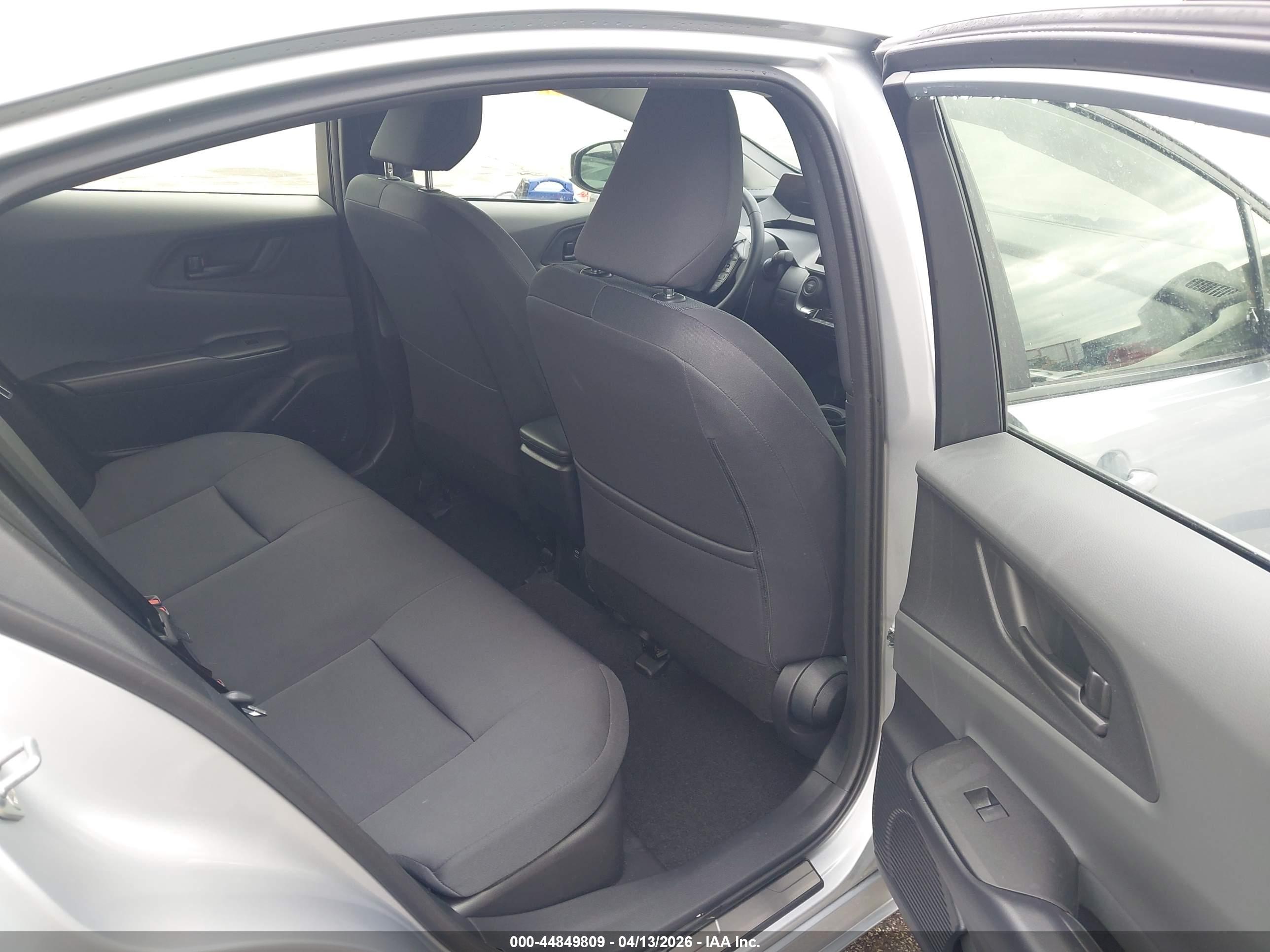 TOYOTA PRIUS image 8