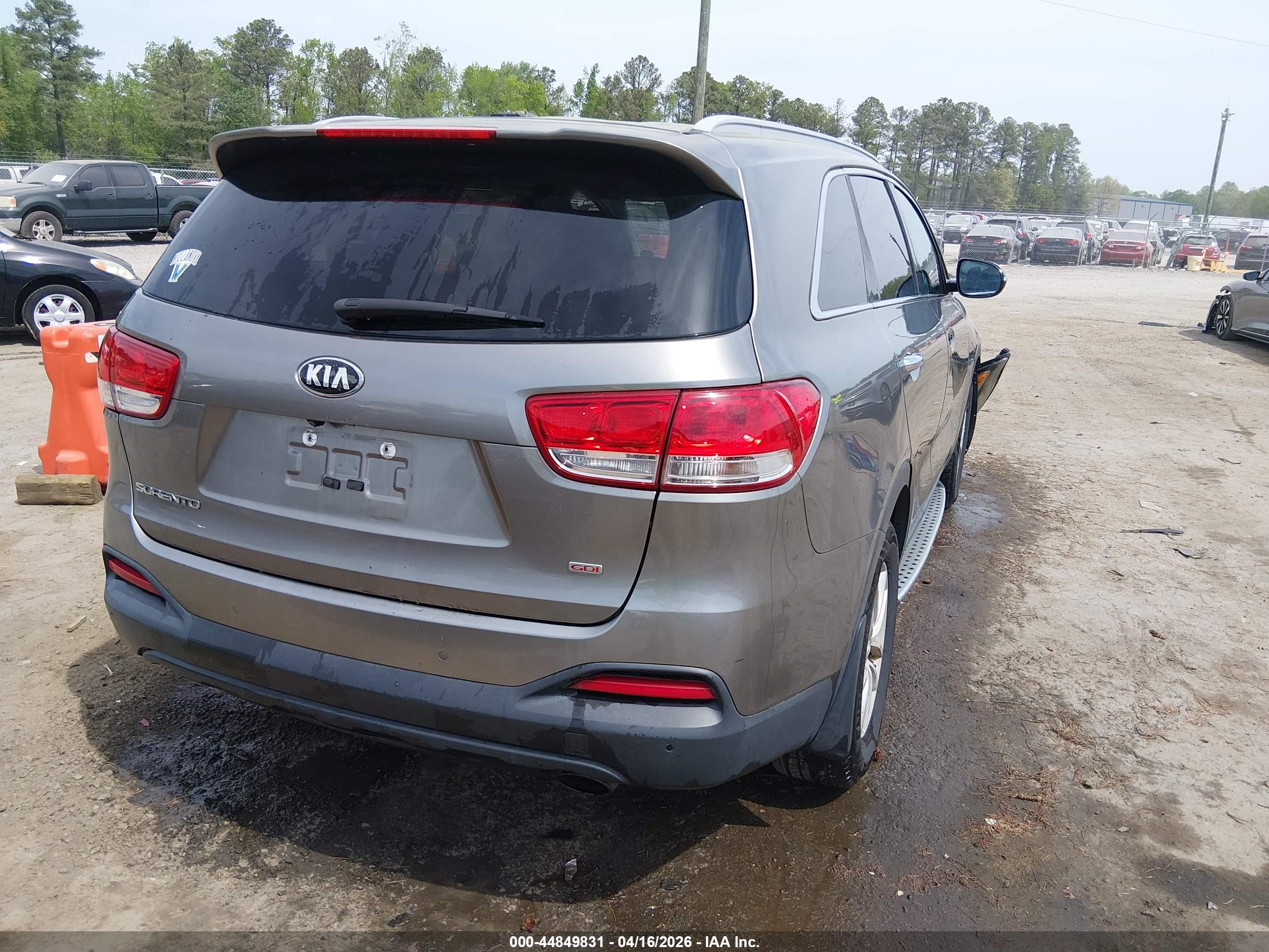 KIA SORENTO image 4