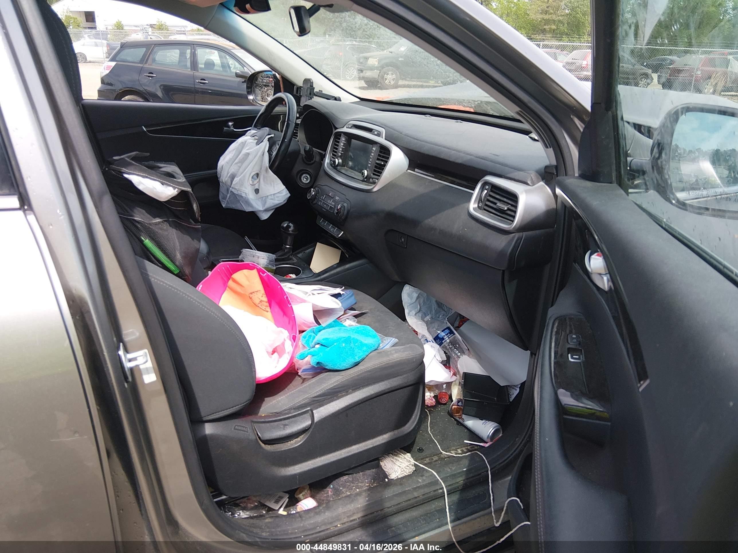 KIA SORENTO image 5