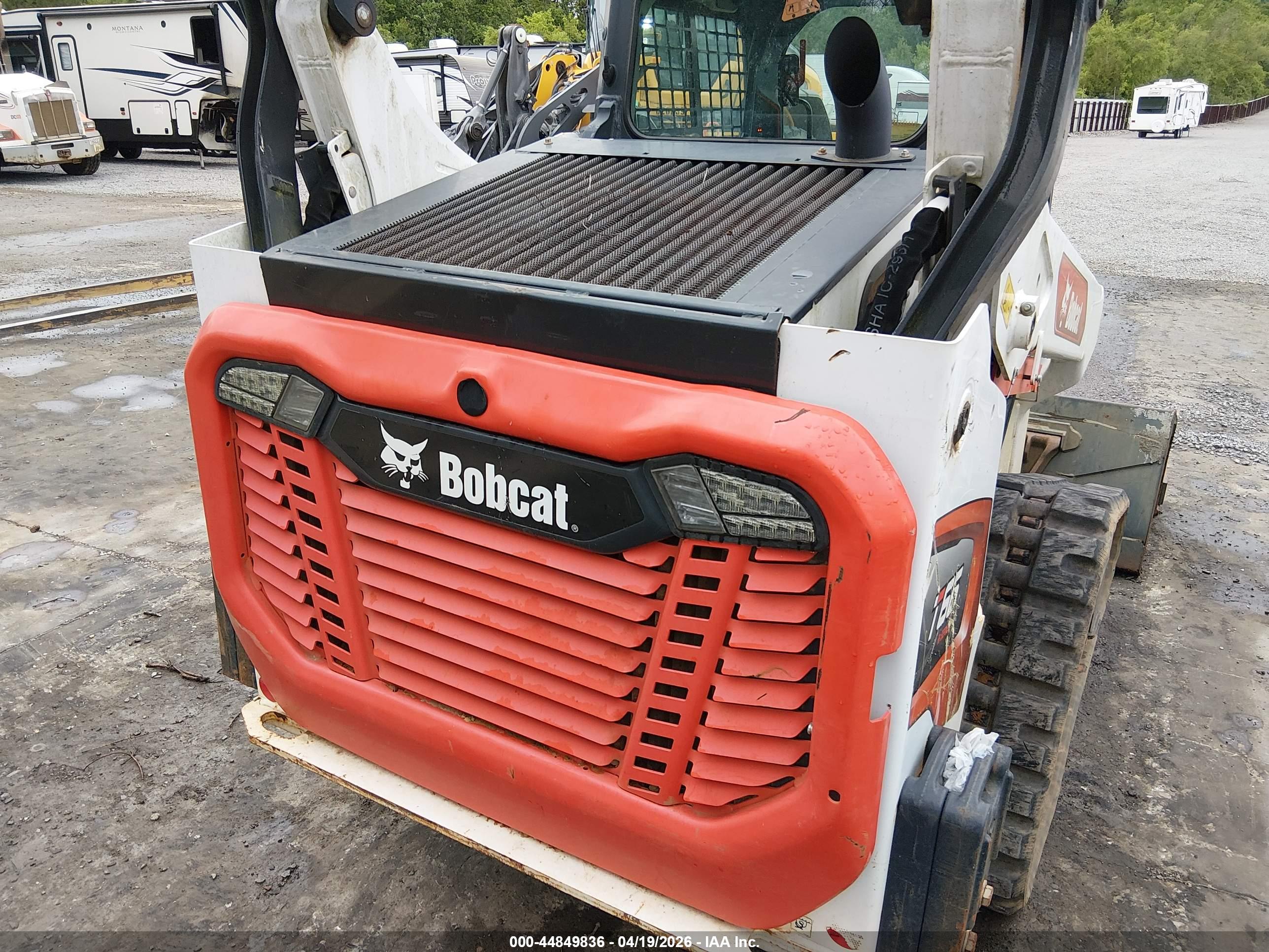 BOBCAT T66 image 10