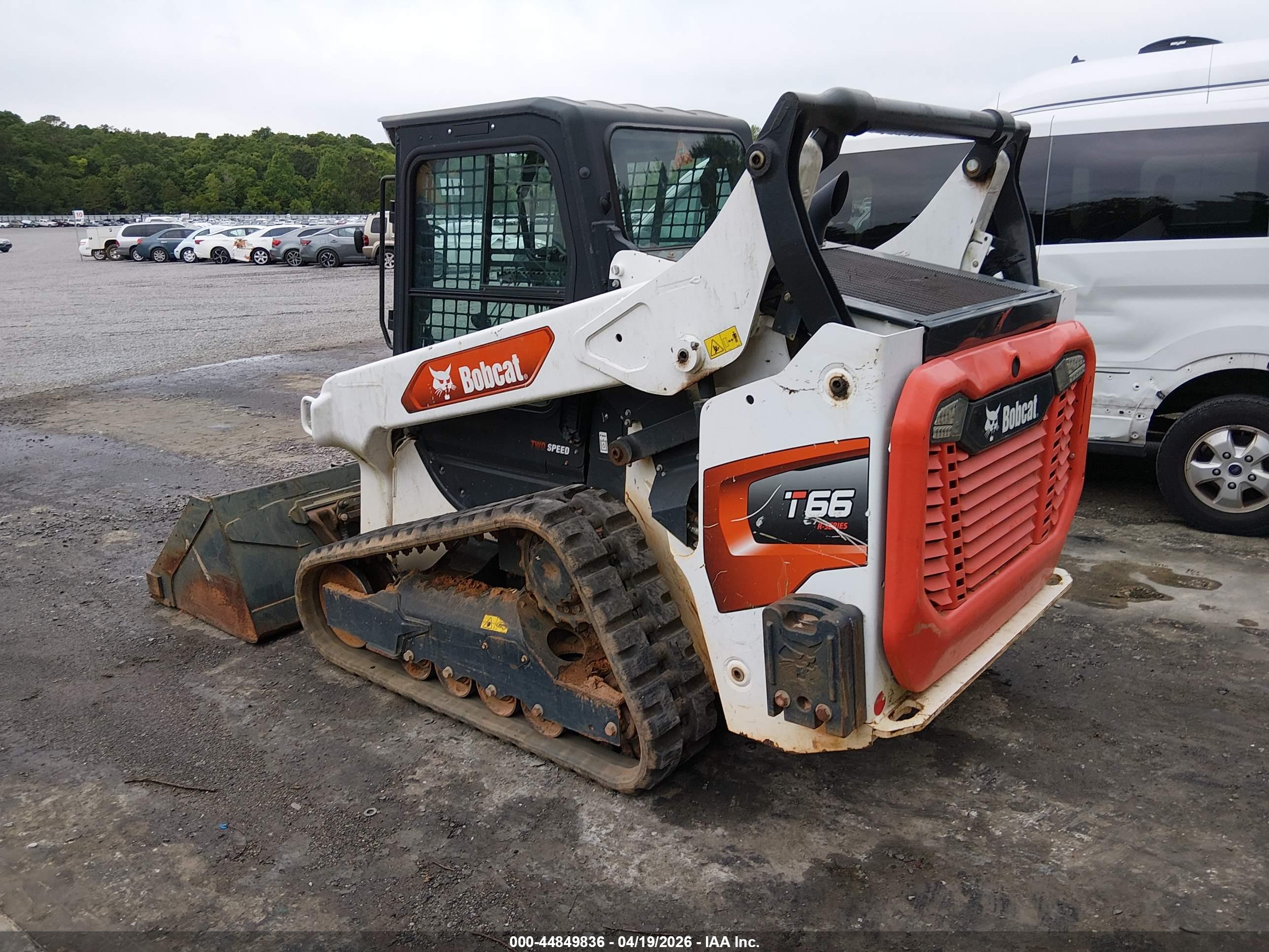 BOBCAT T66 image 3