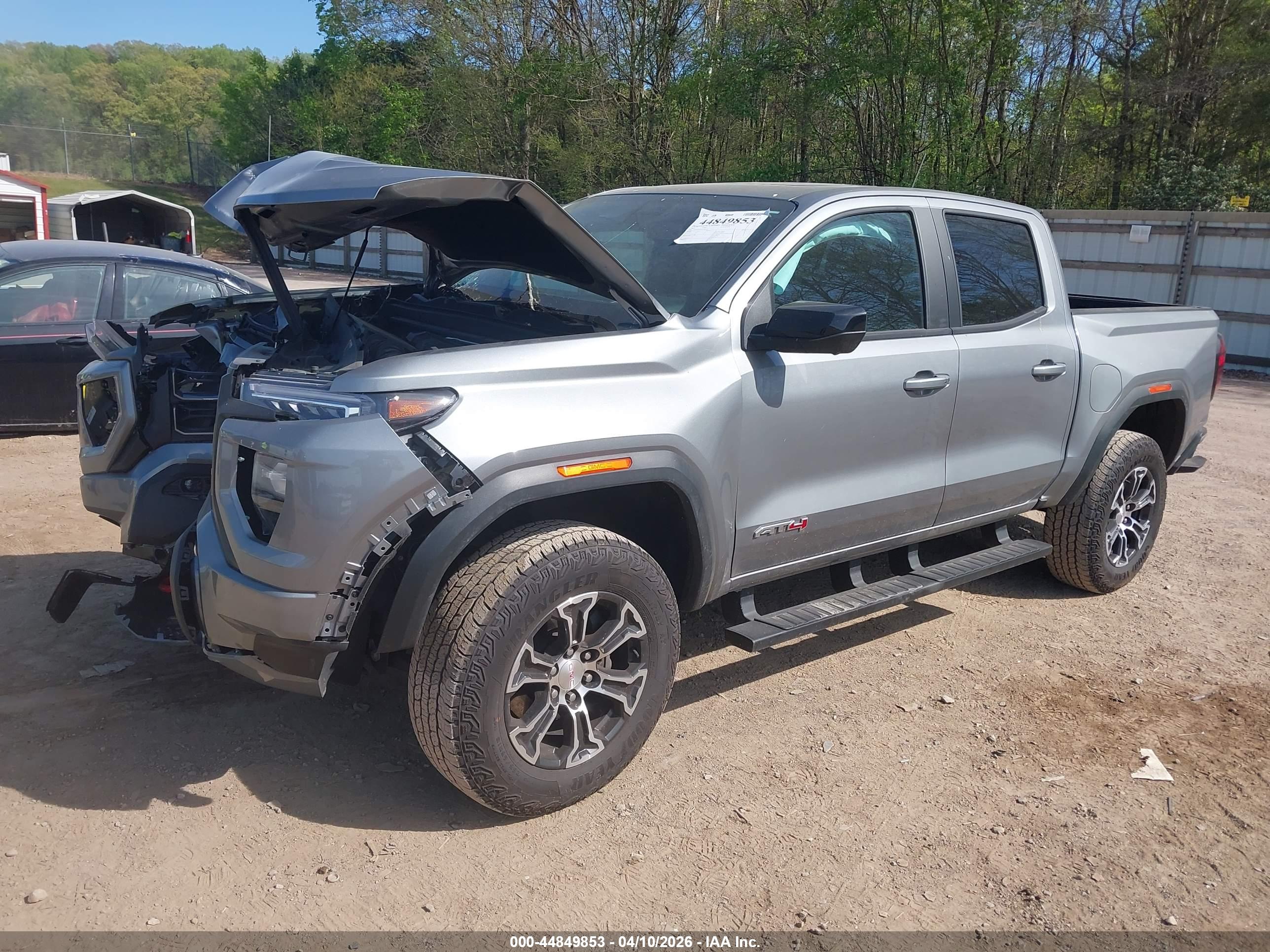 GMC CANYON image 2
