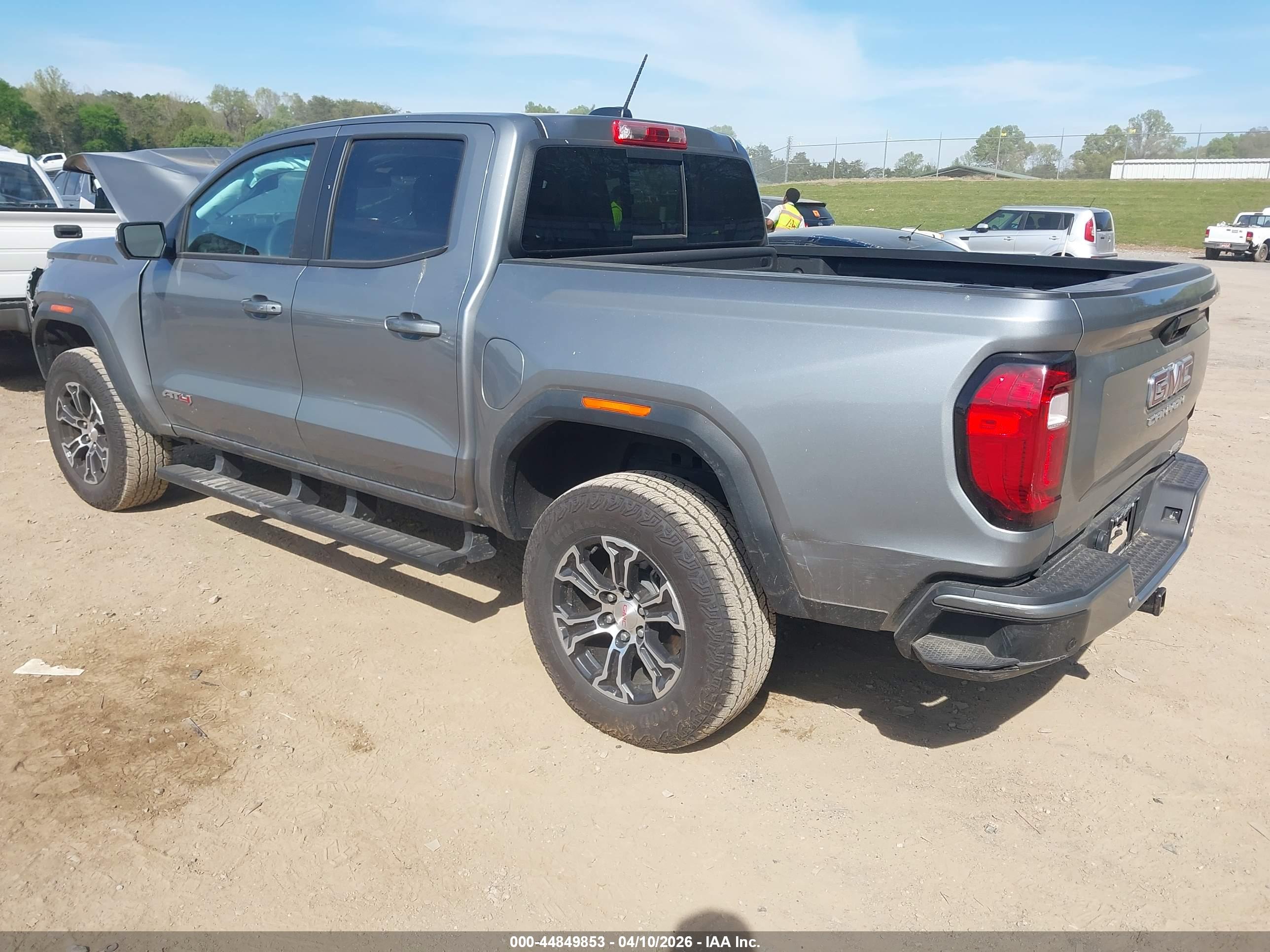 GMC CANYON image 3