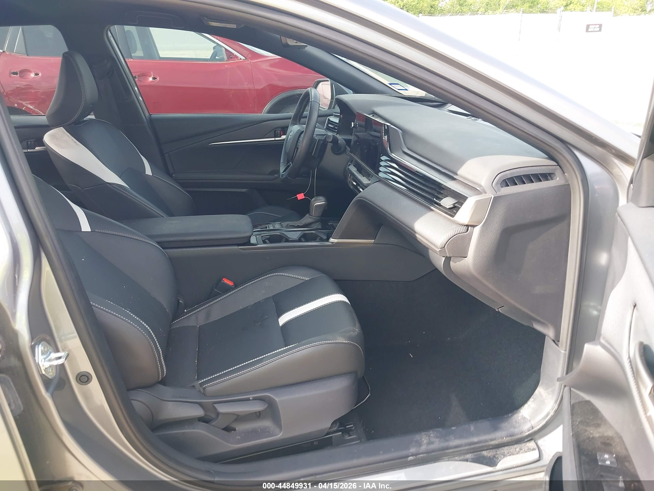 TOYOTA CAMRY image 5