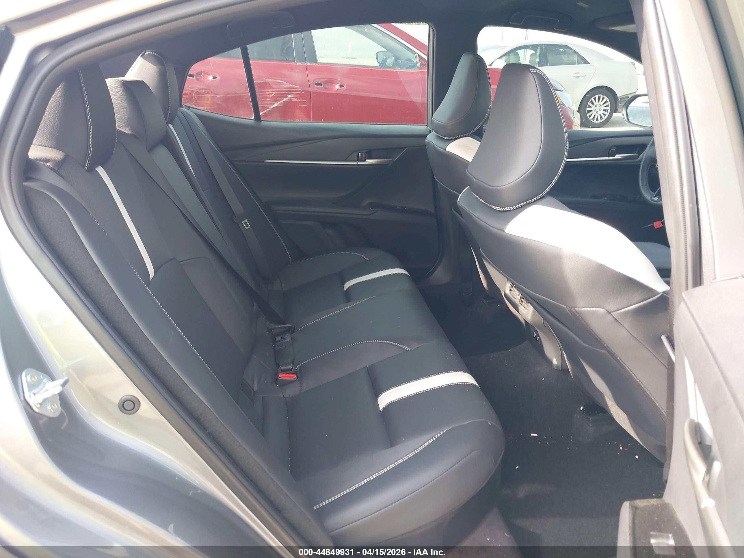 TOYOTA CAMRY image 8
