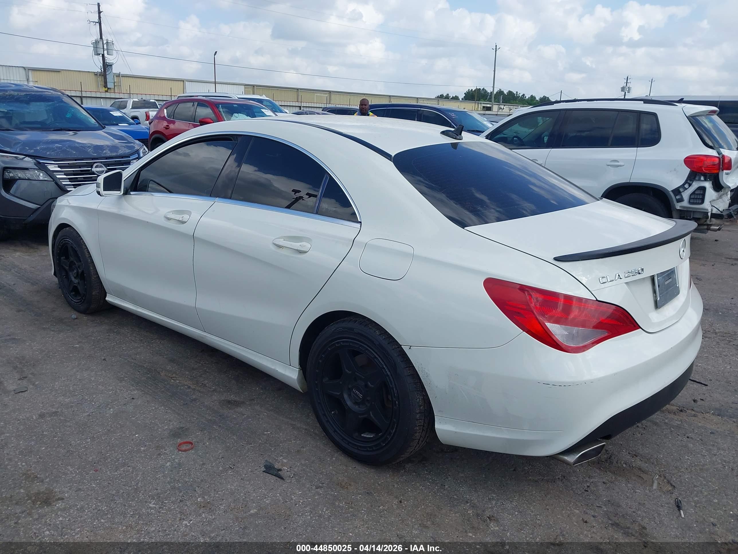 MERCEDES-BENZ CLA image 3