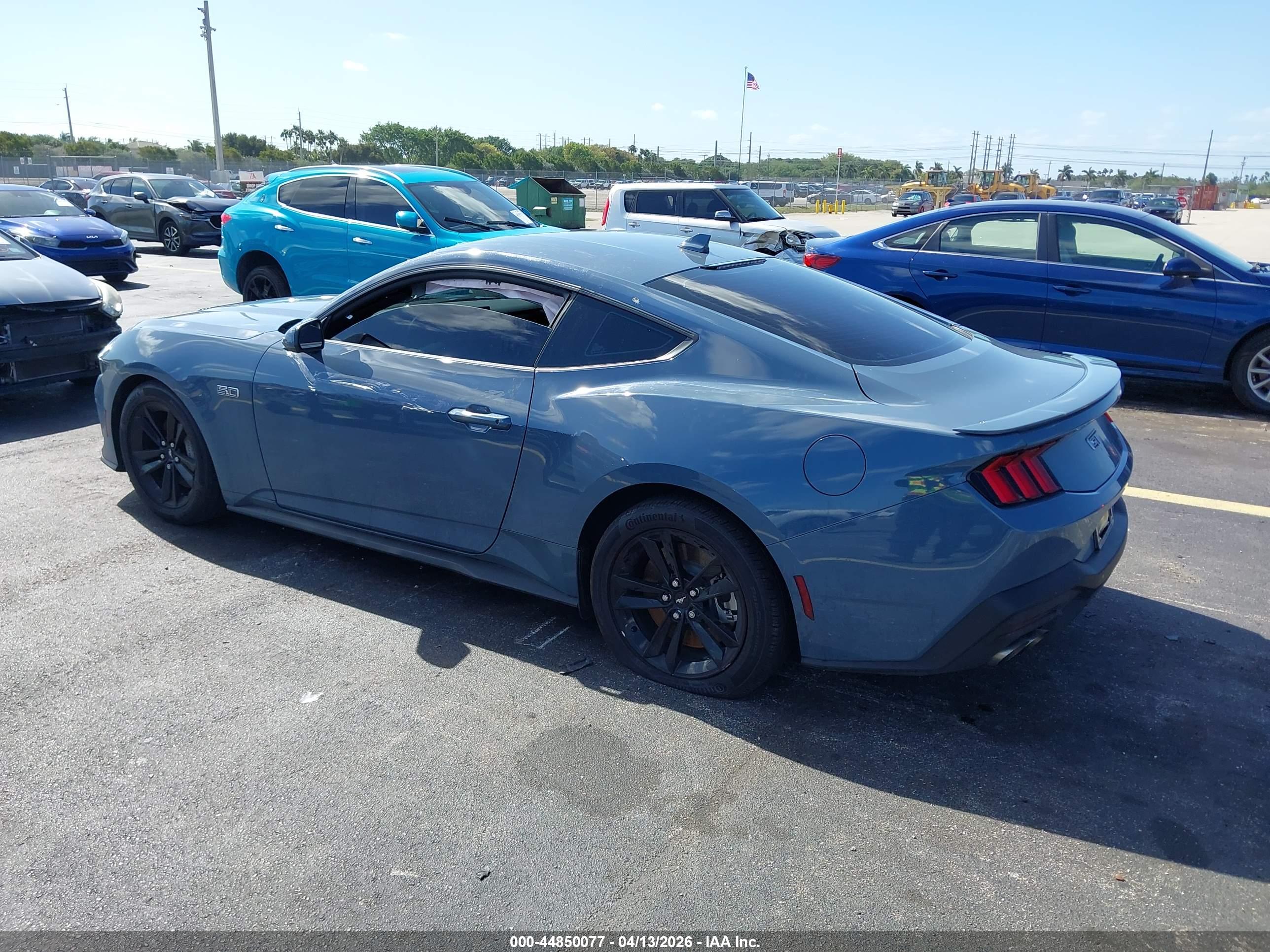 FORD MUSTANG image 3