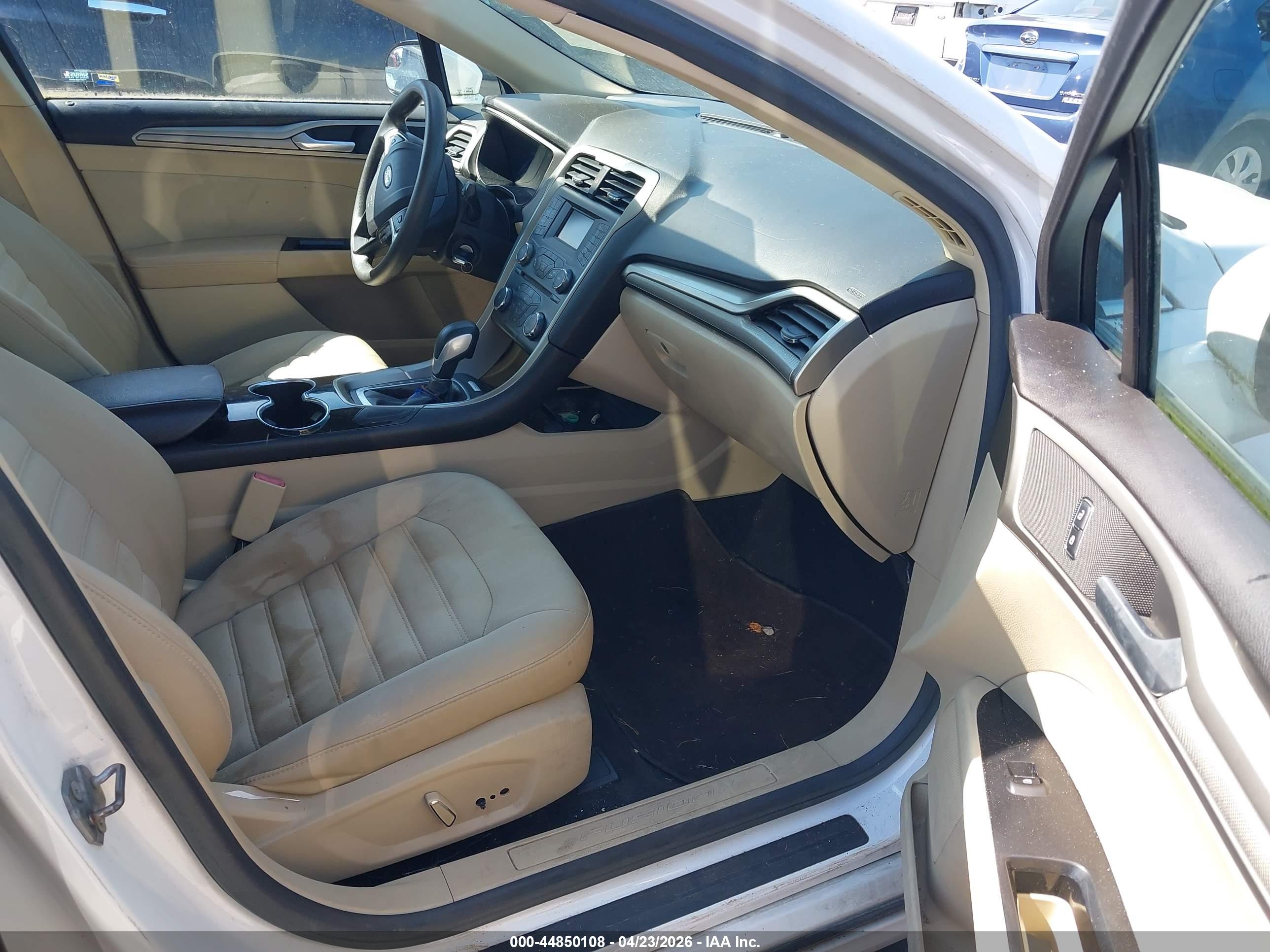 FORD FUSION image 5