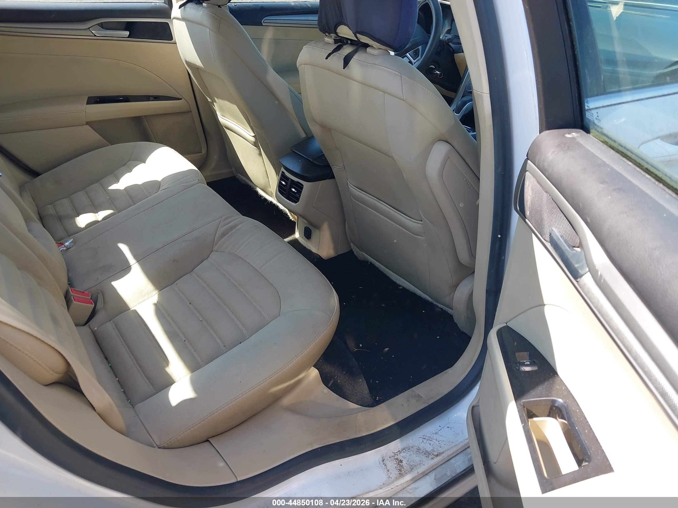 FORD FUSION image 8