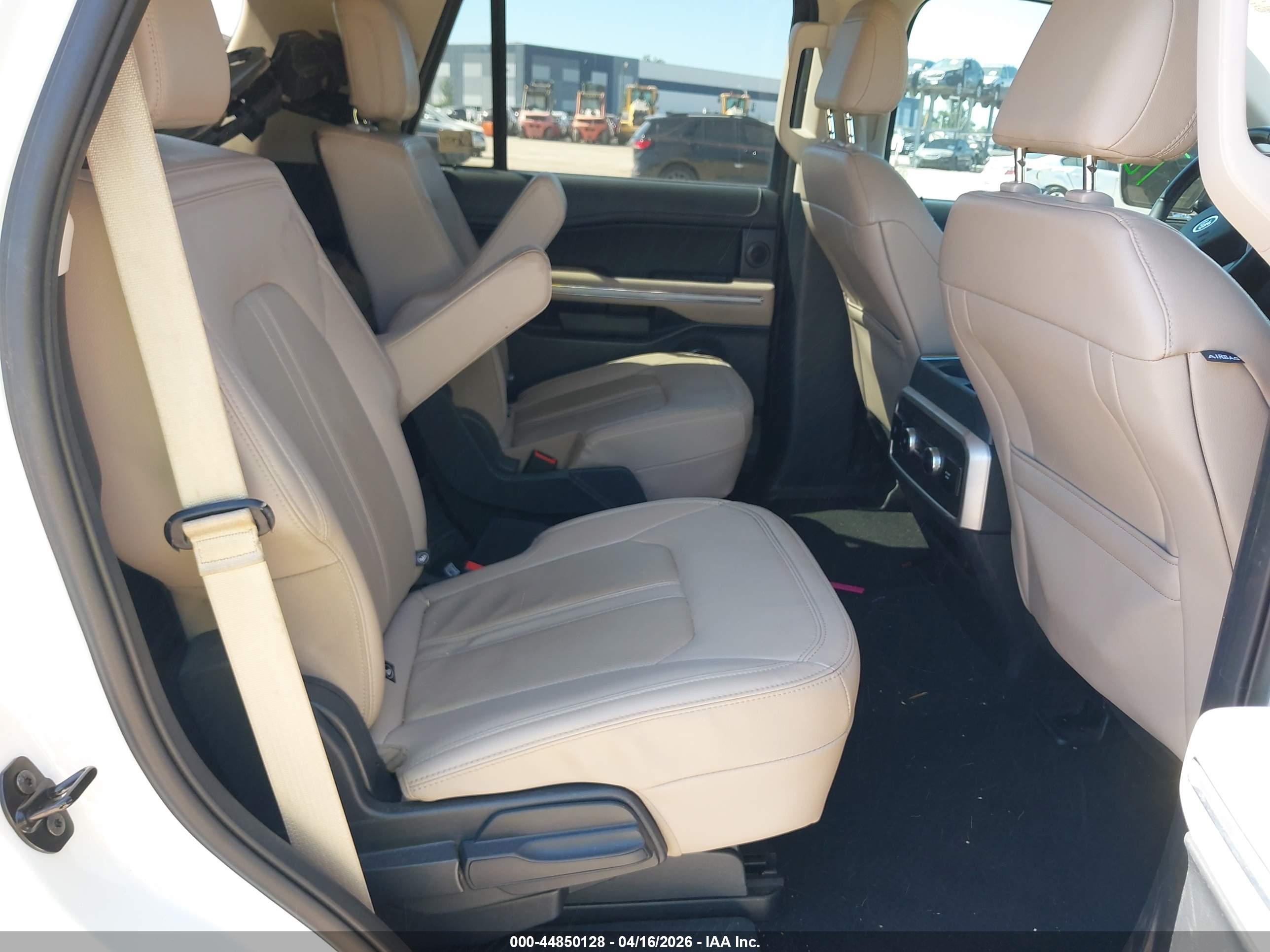 FORD EXPEDITION image 8