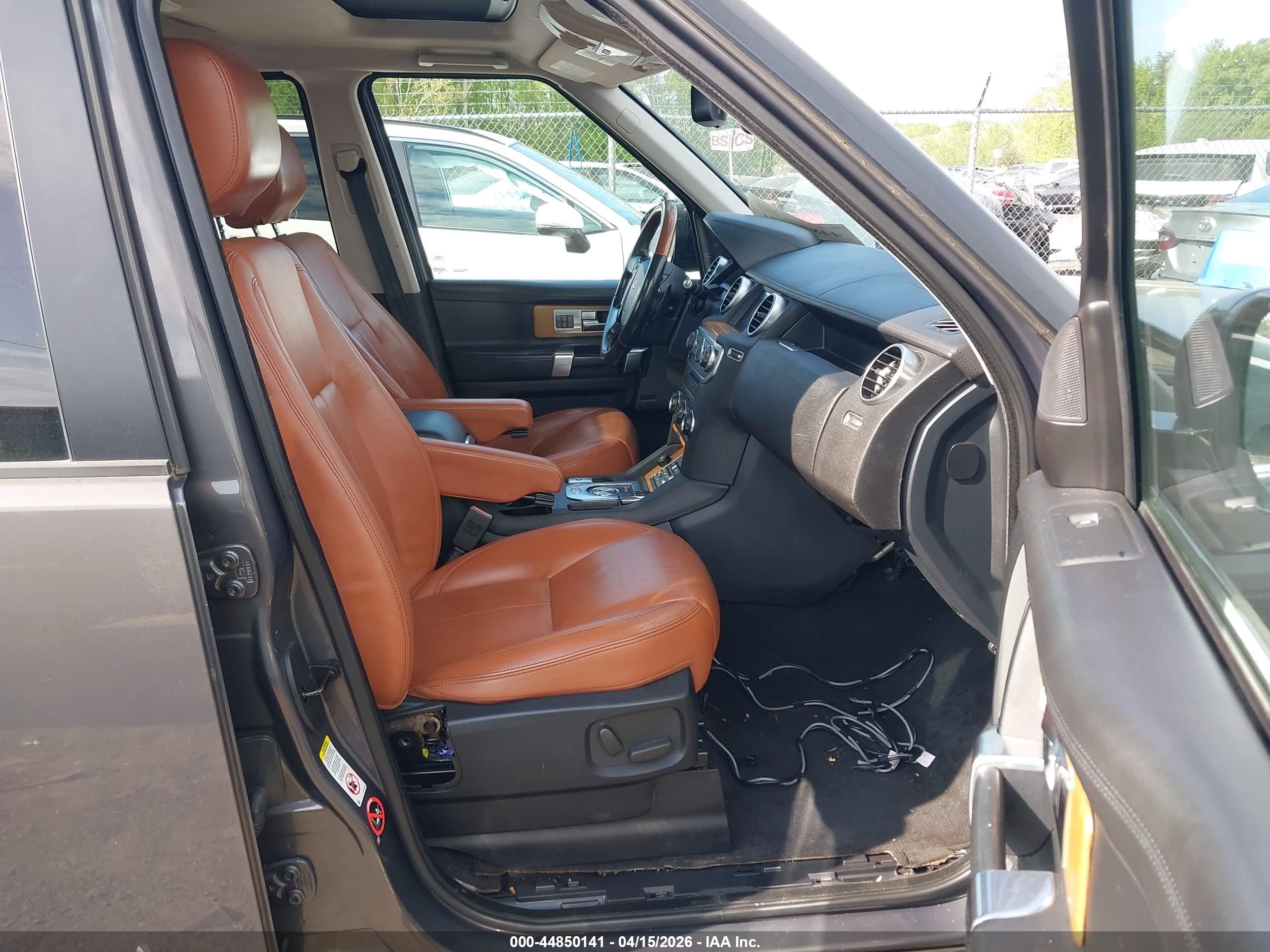 LAND ROVER image 5