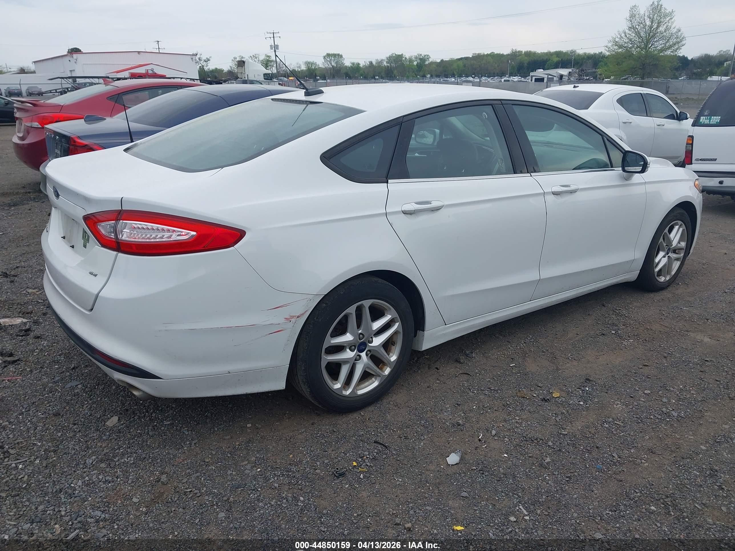 FORD FUSION image 4