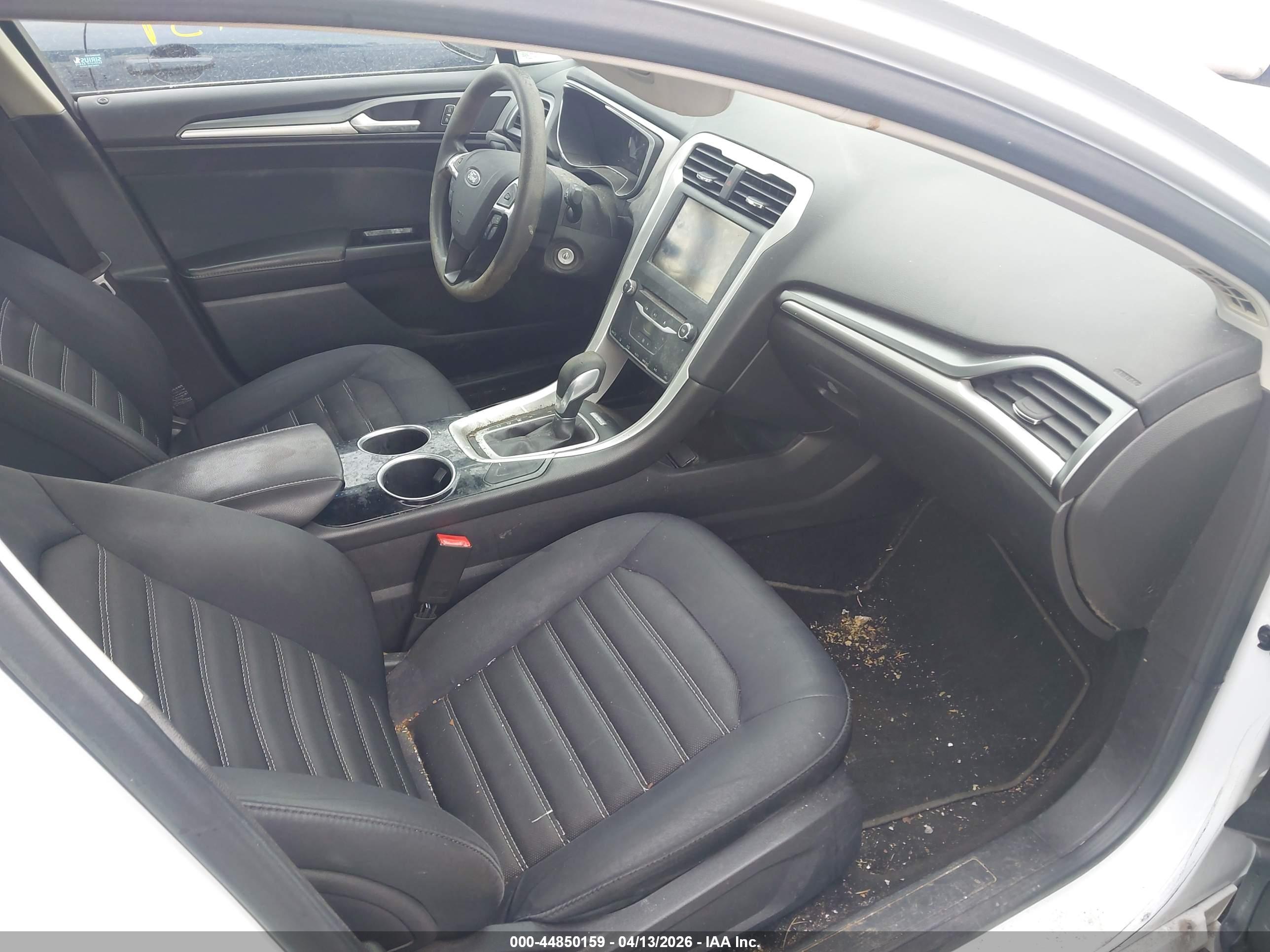 FORD FUSION image 5