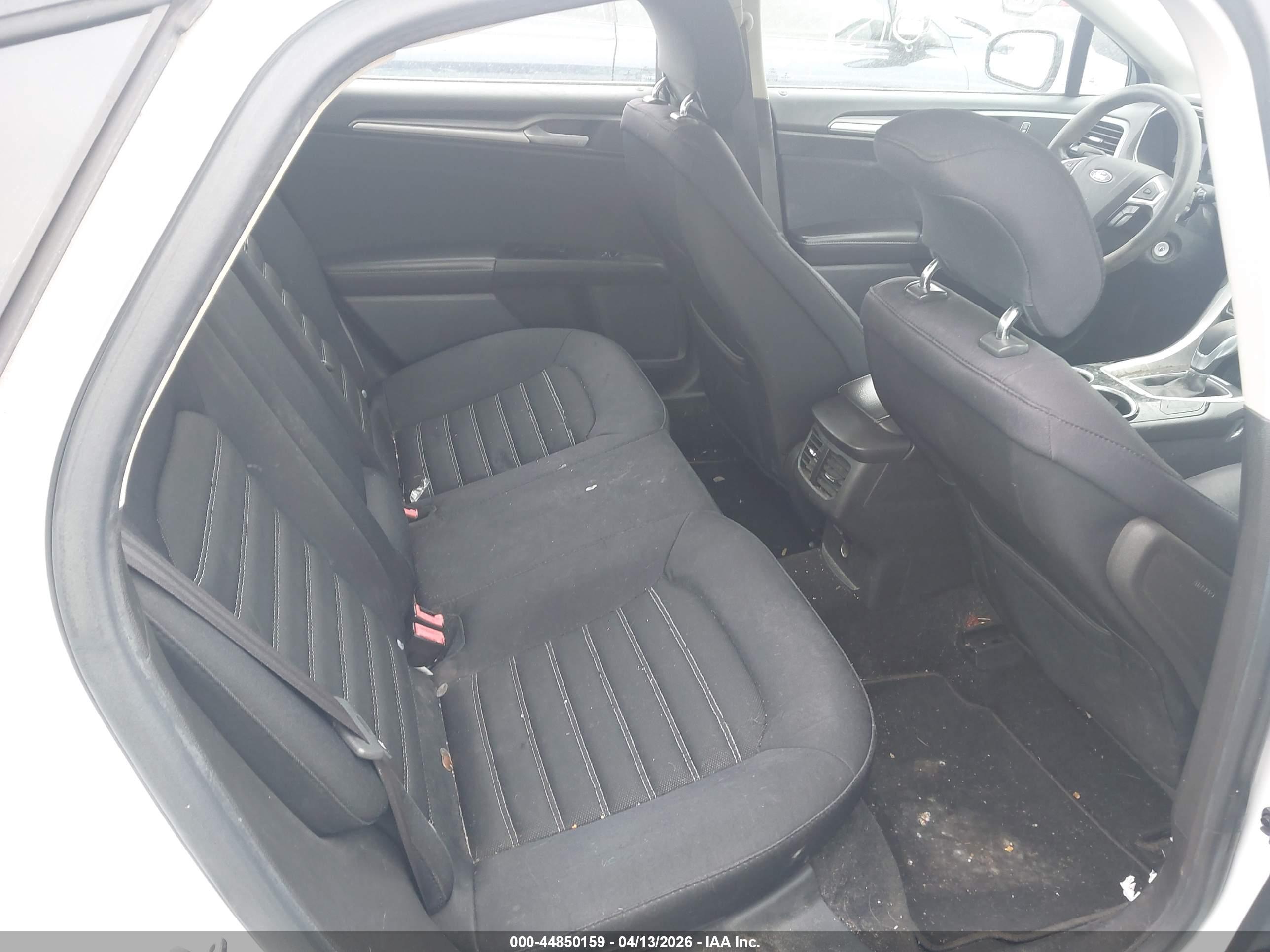FORD FUSION image 8