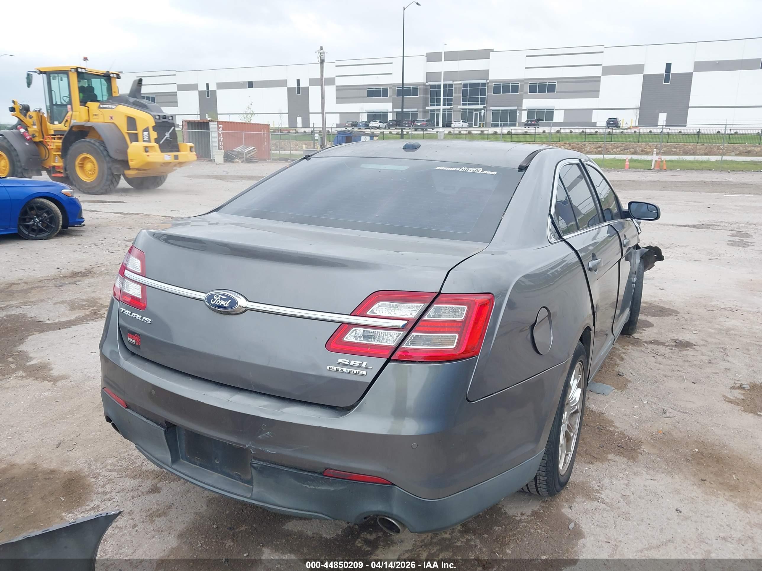 FORD TAURUS image 4
