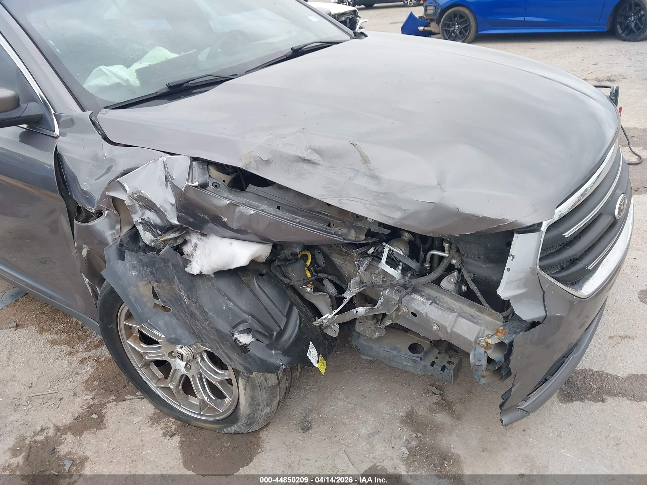 FORD TAURUS image 6