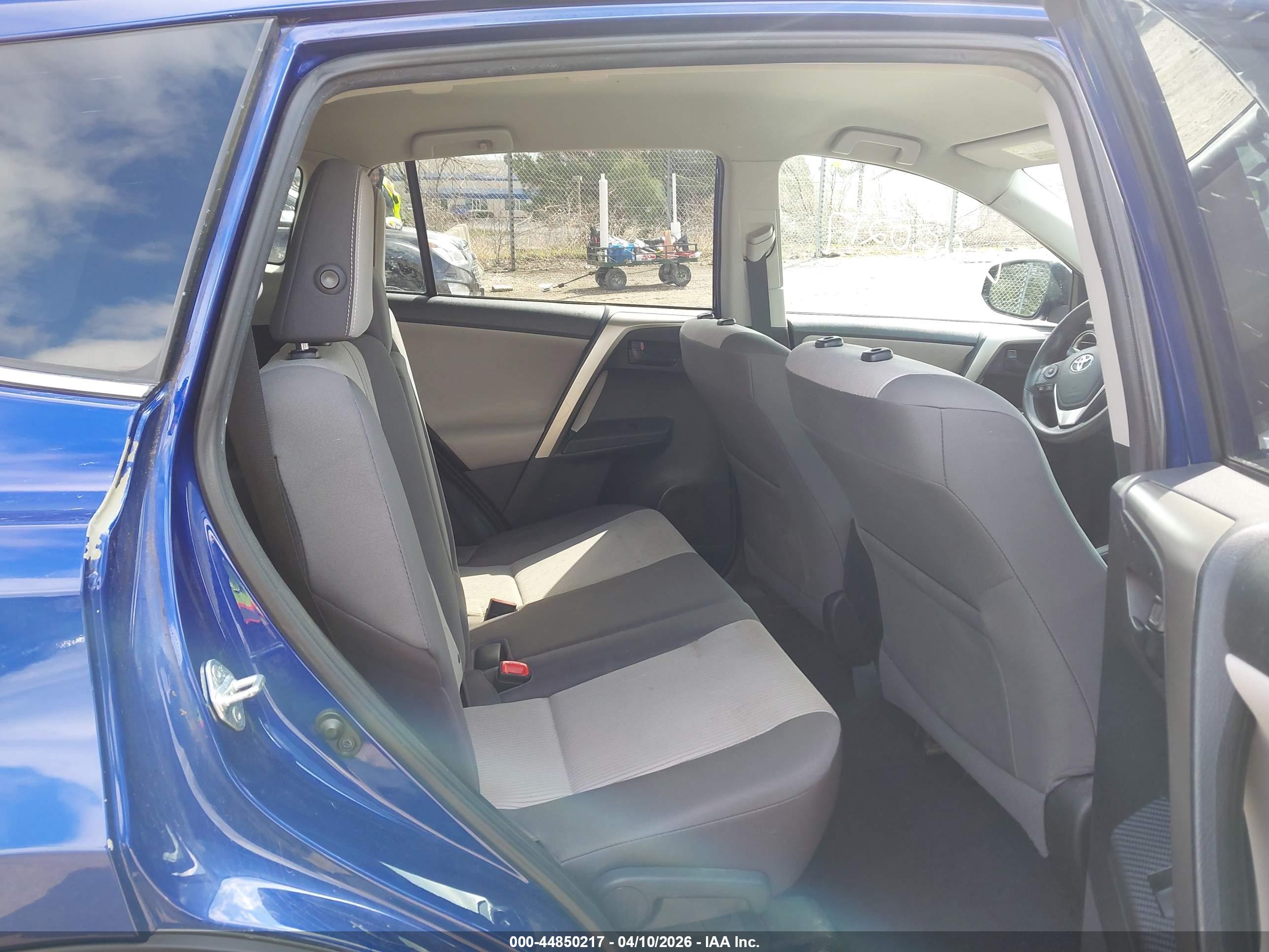 TOYOTA RAV4 image 8